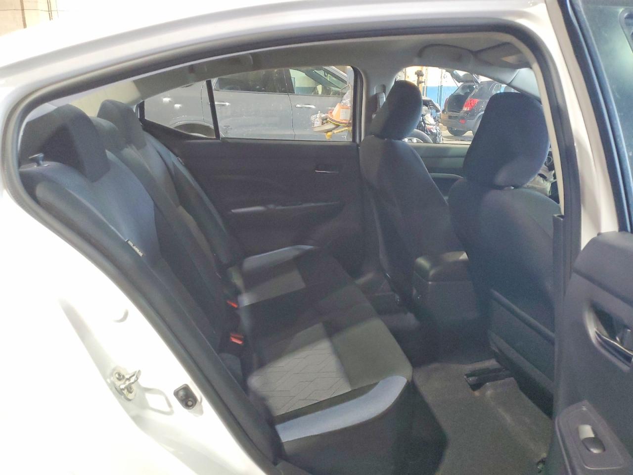2025 Nissan Versa Sv White vin: 3N1CN8EV4SL871204