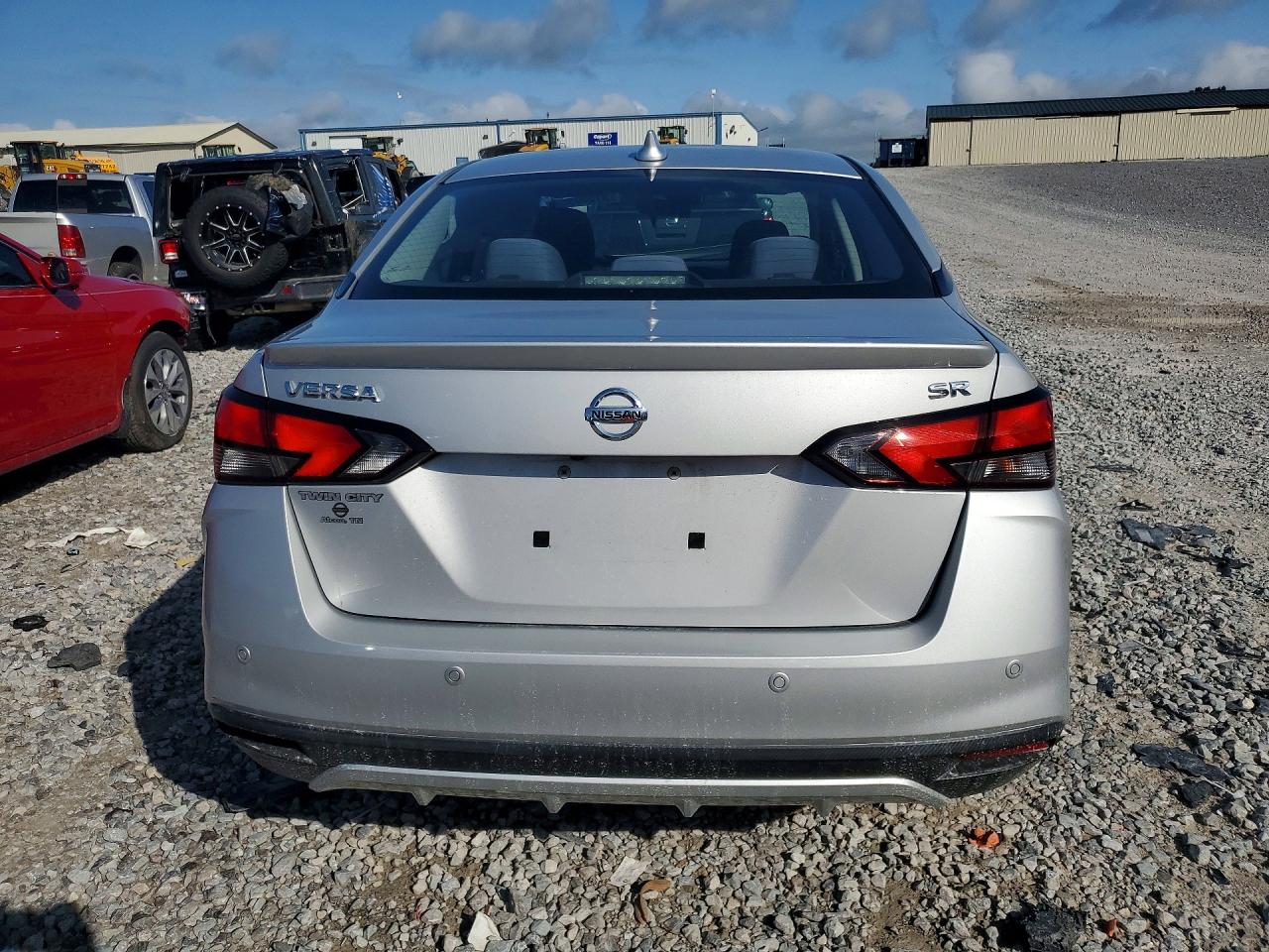 2020 Nissan Versa Sr Silver vin: 3N1CN8FV5LL804787