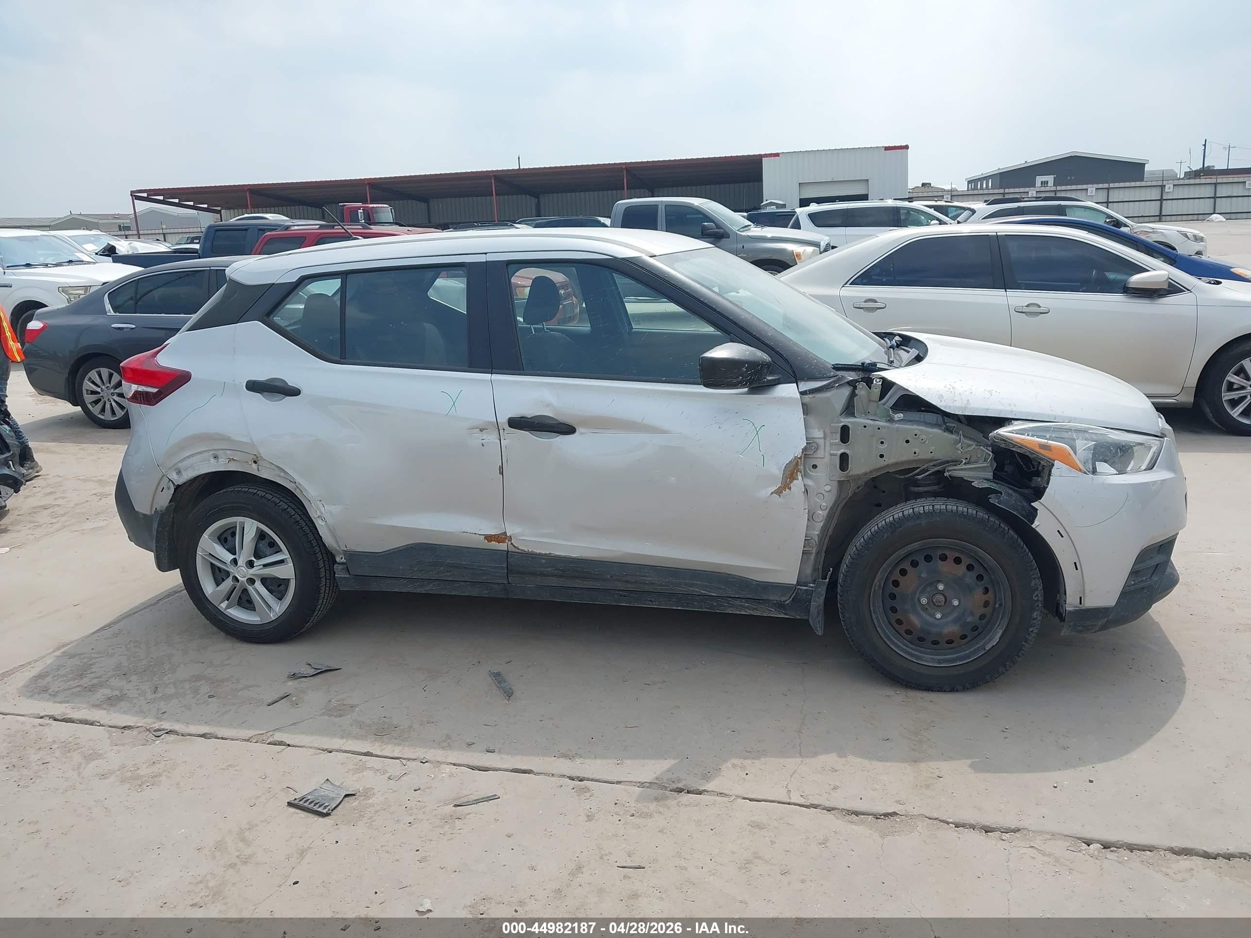 2020 Nissan Kicks S Xtronic Cvt Серебряный vin: 3N1CP5BV0LL574316