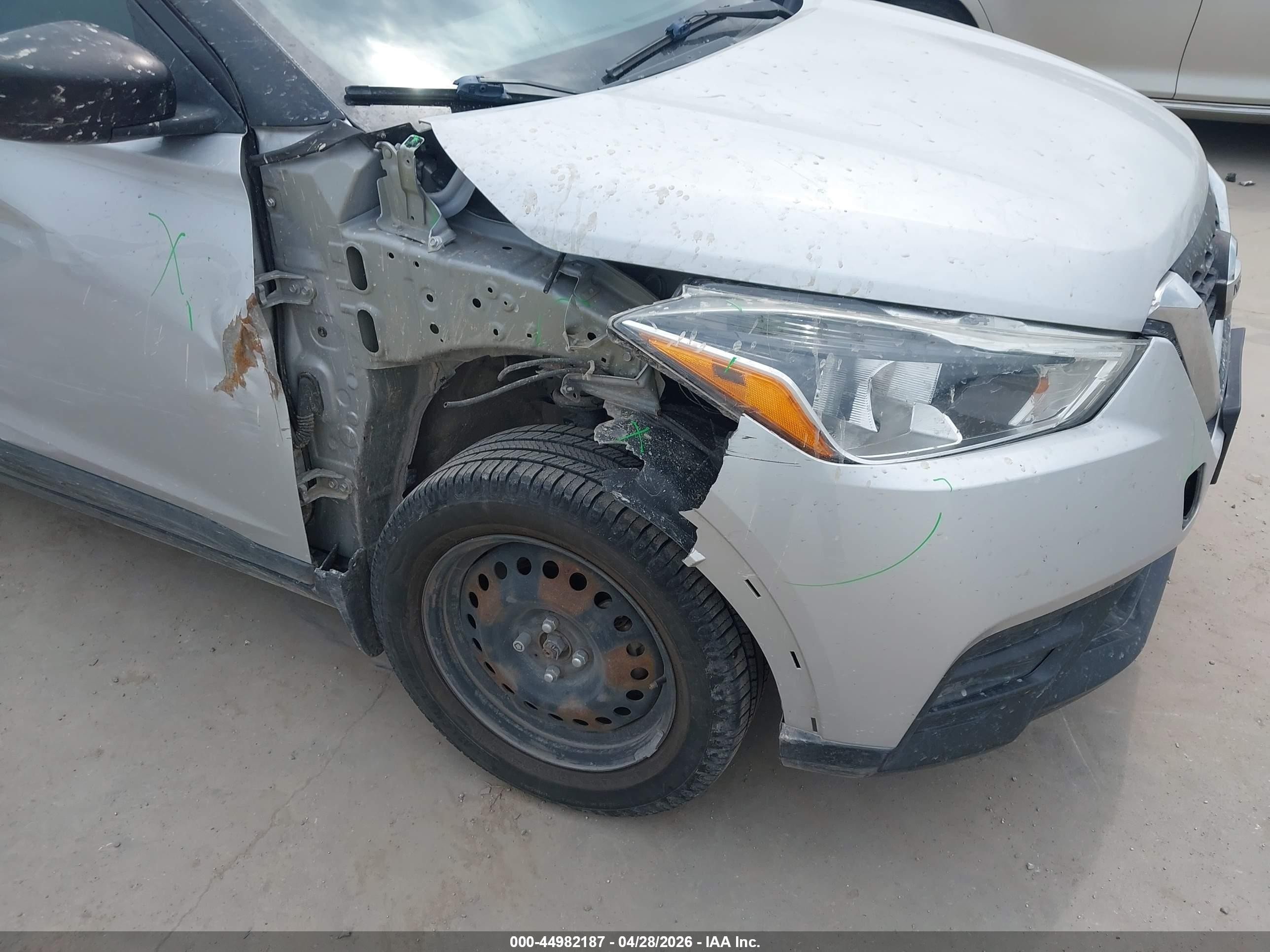 2020 Nissan Kicks S Xtronic Cvt Серебряный vin: 3N1CP5BV0LL574316