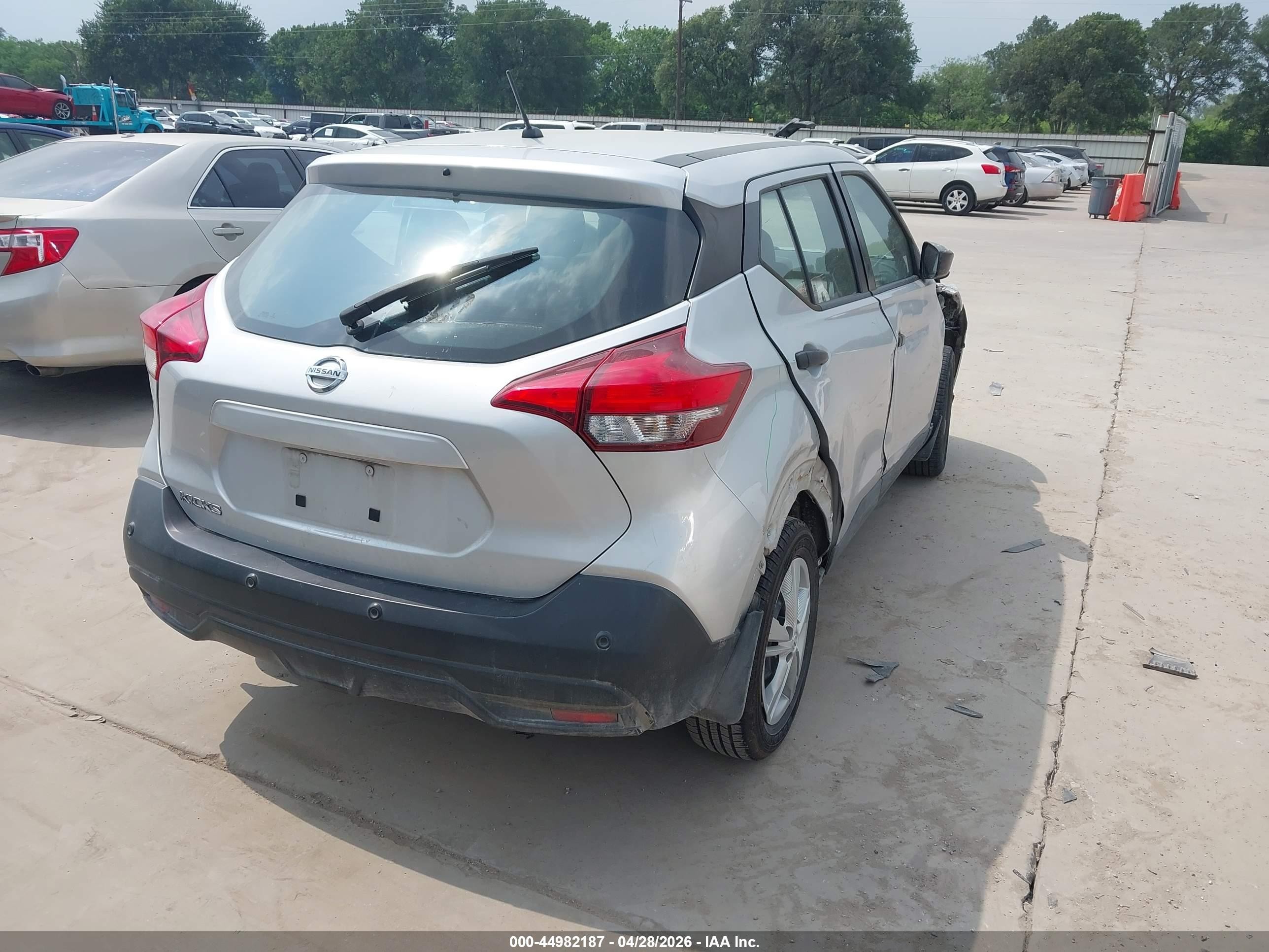 2020 Nissan Kicks S Xtronic Cvt Серебряный vin: 3N1CP5BV0LL574316