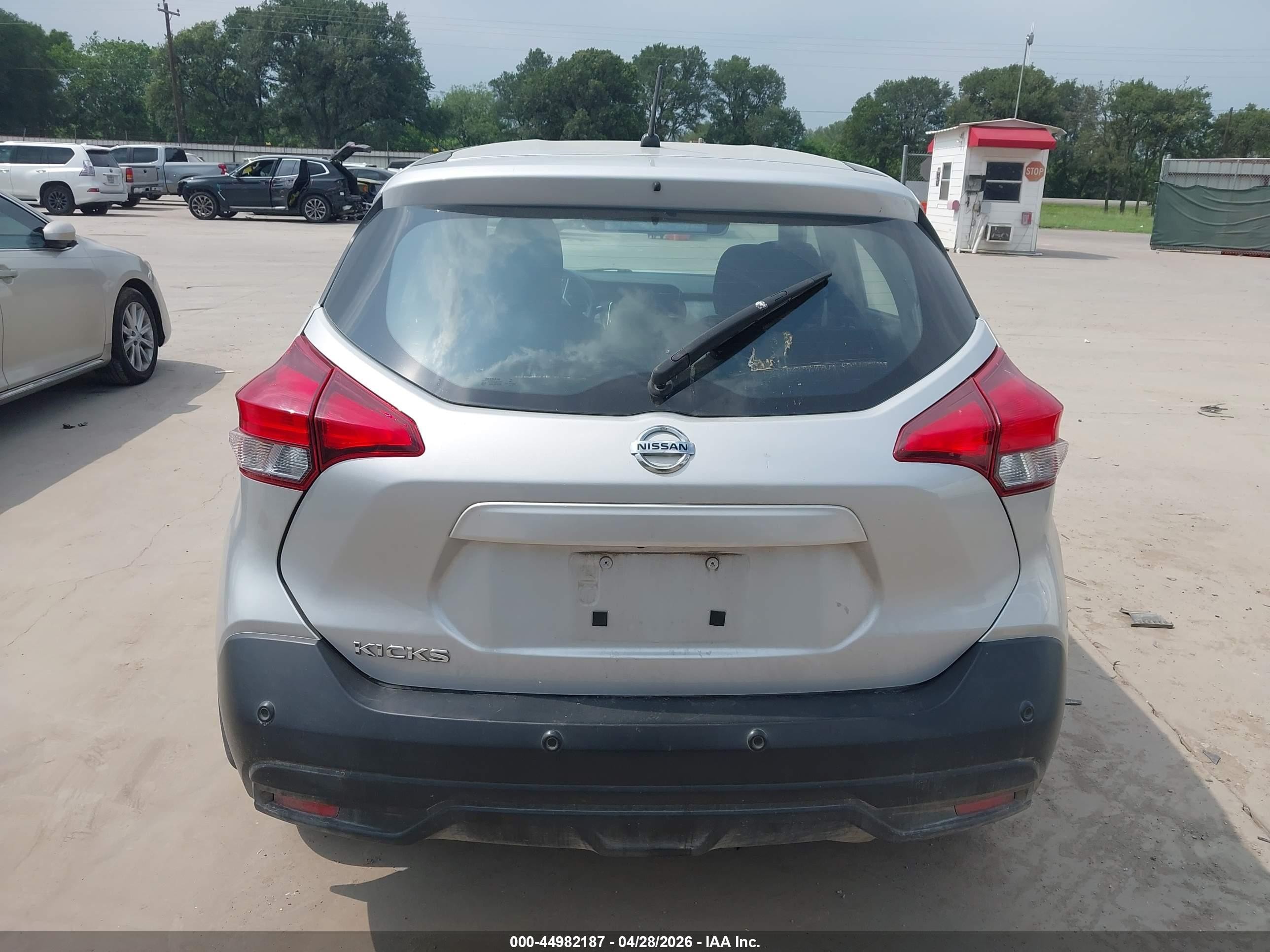 2020 Nissan Kicks S Xtronic Cvt Серебряный vin: 3N1CP5BV0LL574316