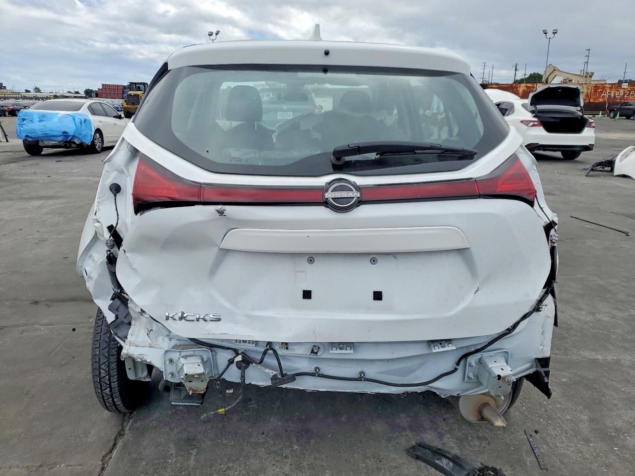 2025 Nissan Kicks Play S White vin: 3N1CP5BV0SL481519