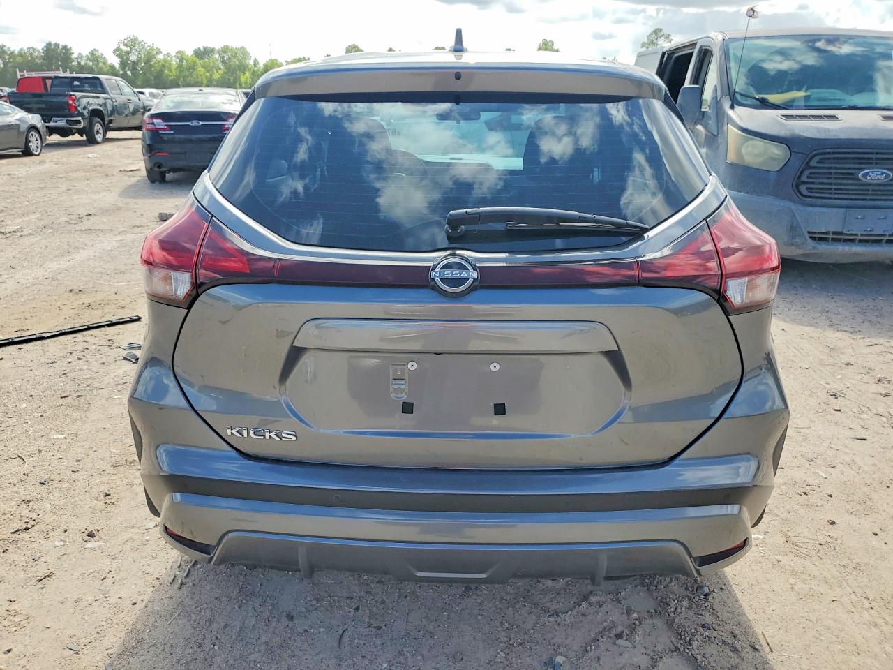 2024 Nissan Kicks S Silver vin: 3N1CP5BV2RL583916