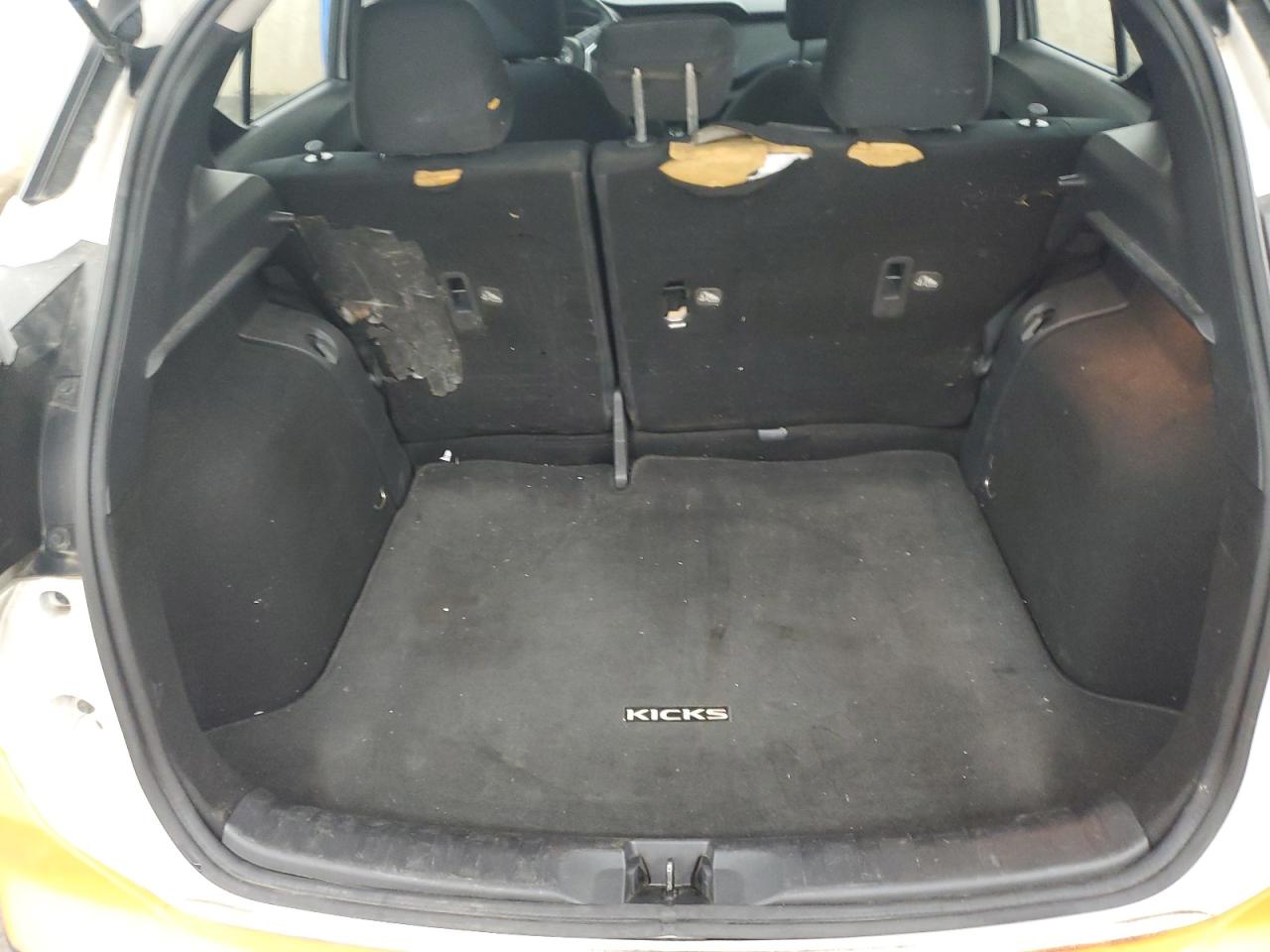 2021 Nissan Kicks S White vin: 3N1CP5BVXML549523 Damage: Left Rear Seat Back, Cut, > 12 Inches