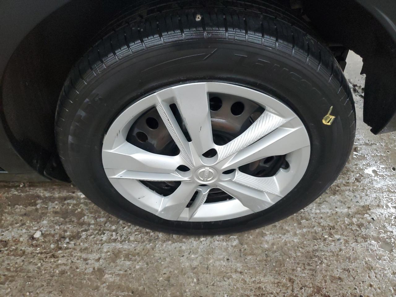 2021 Nissan Kicks S White vin: 3N1CP5BVXML549523 Damage: Left Rear Wheel Cover, Multiple Scratches Light, 3
