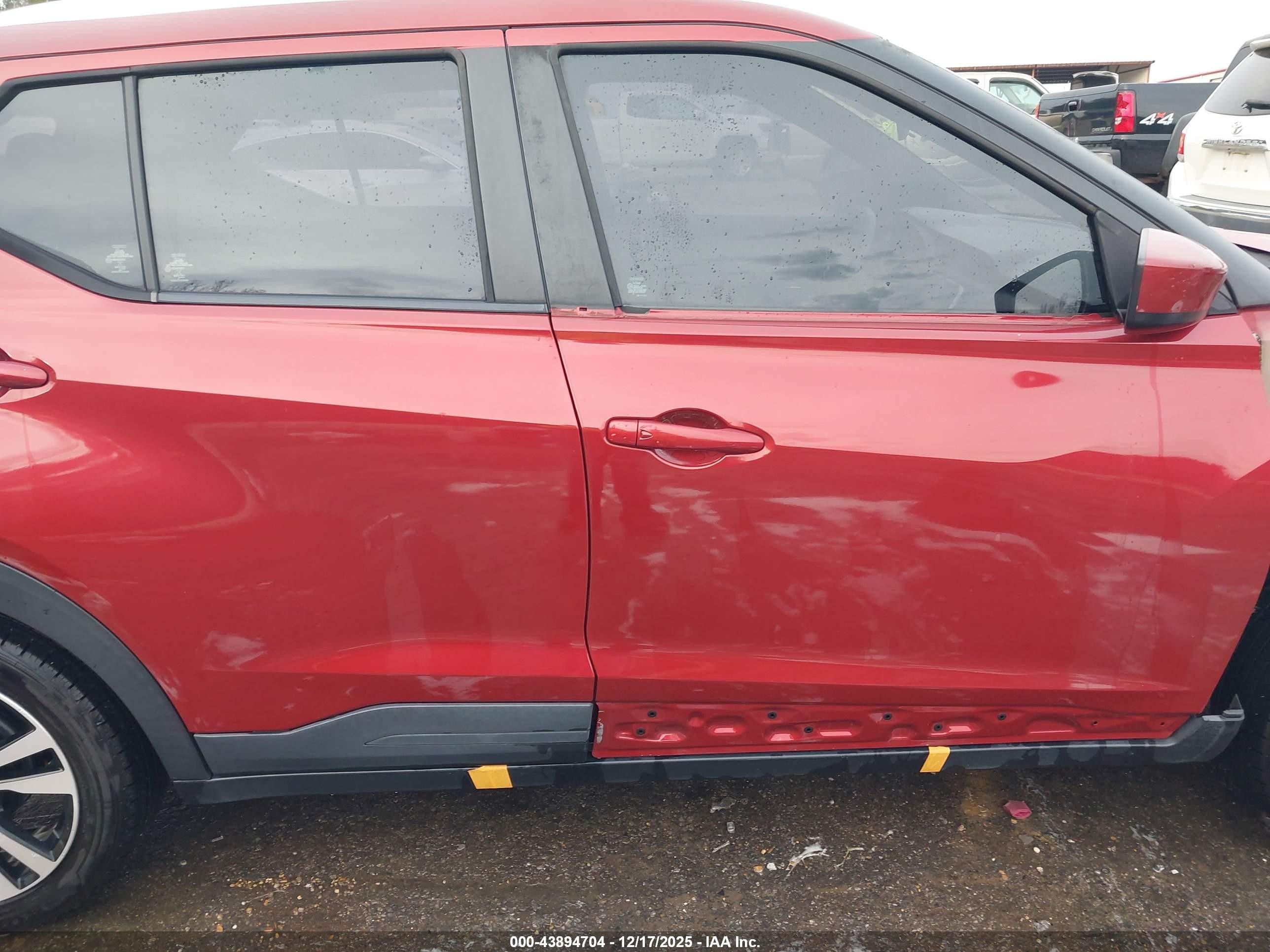 2018 Nissan Kicks Sv Red vin: 3N1CP5CU0JL525071