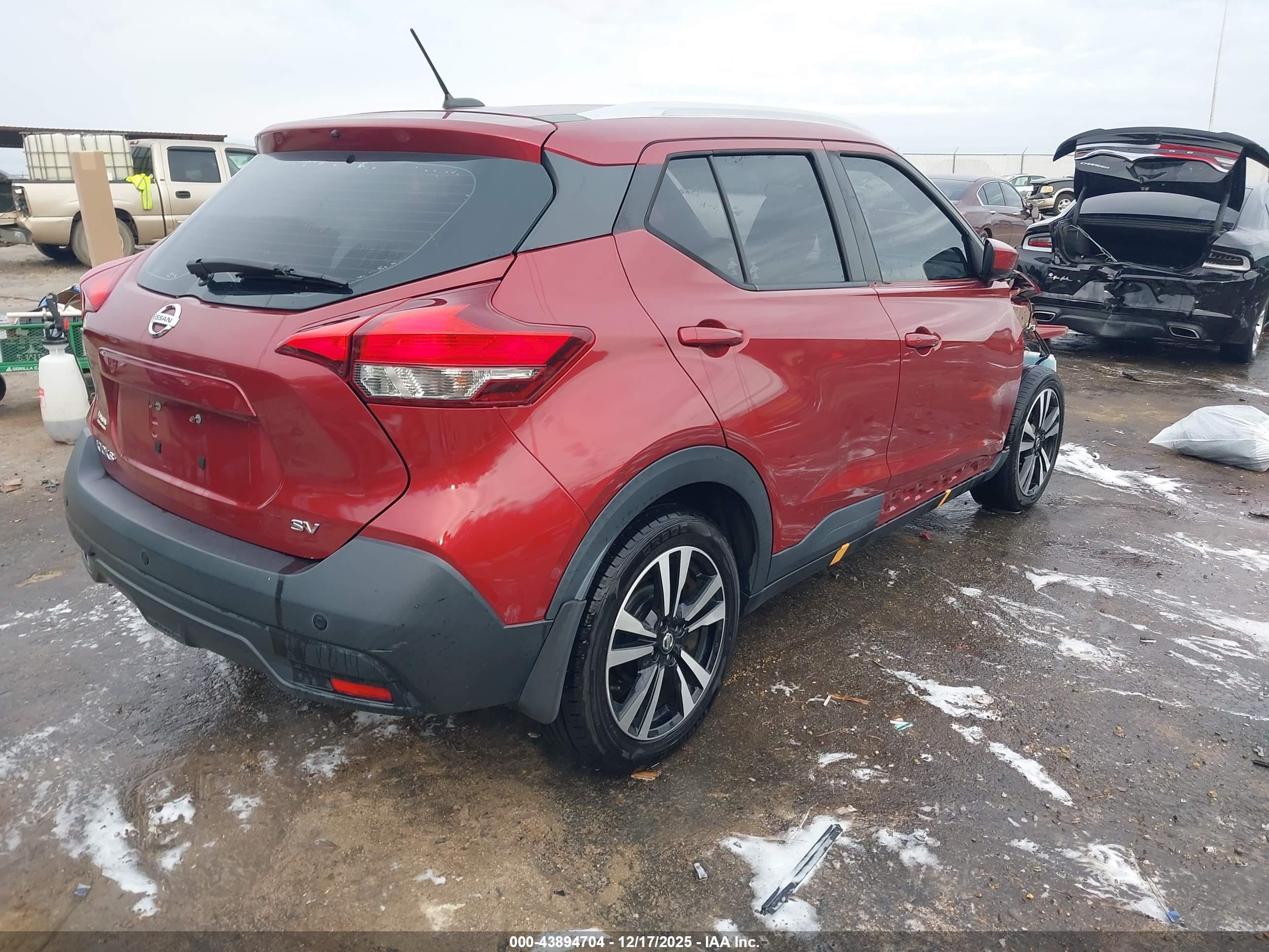 2018 Nissan Kicks Sv Red vin: 3N1CP5CU0JL525071