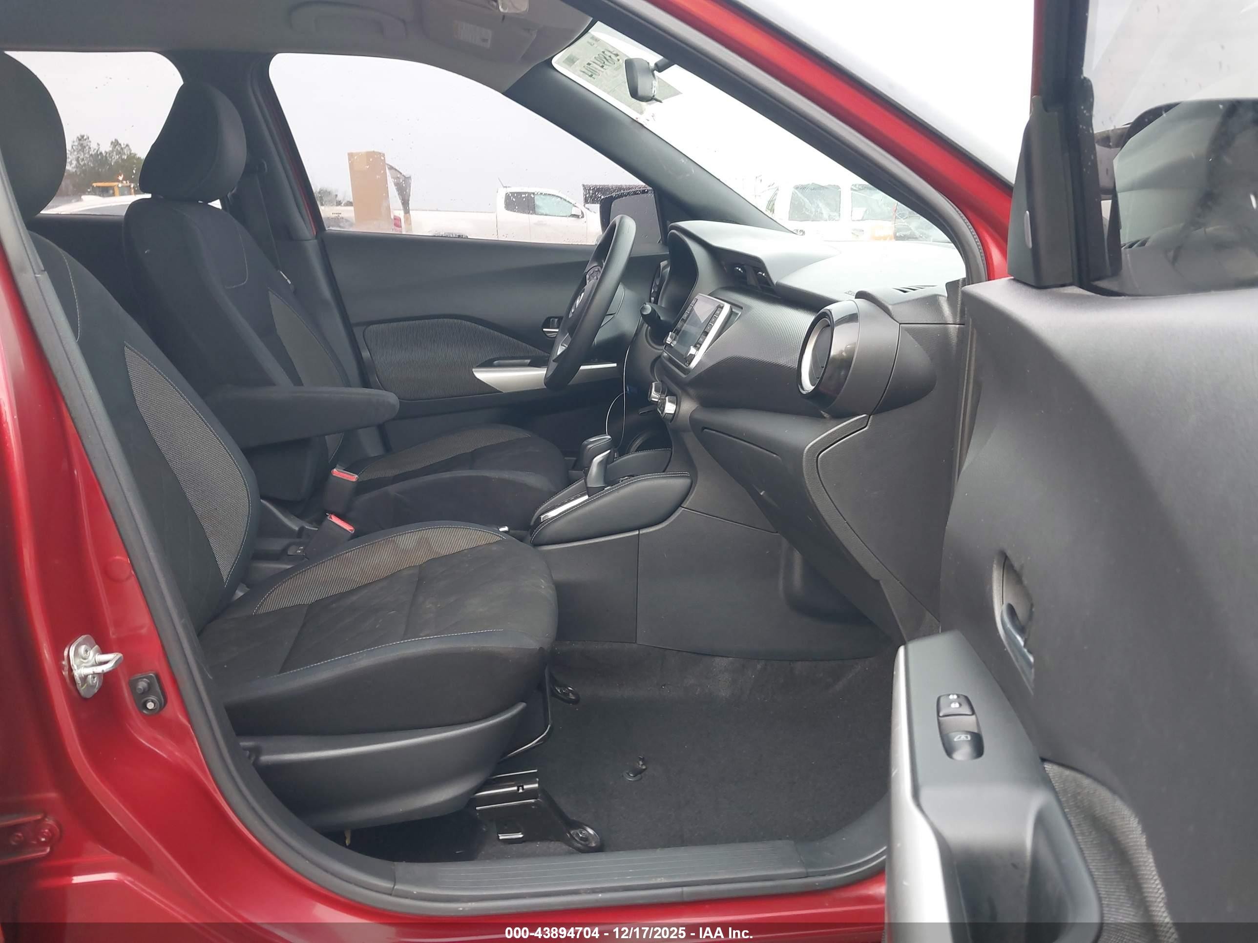 2018 Nissan Kicks Sv Red vin: 3N1CP5CU0JL525071