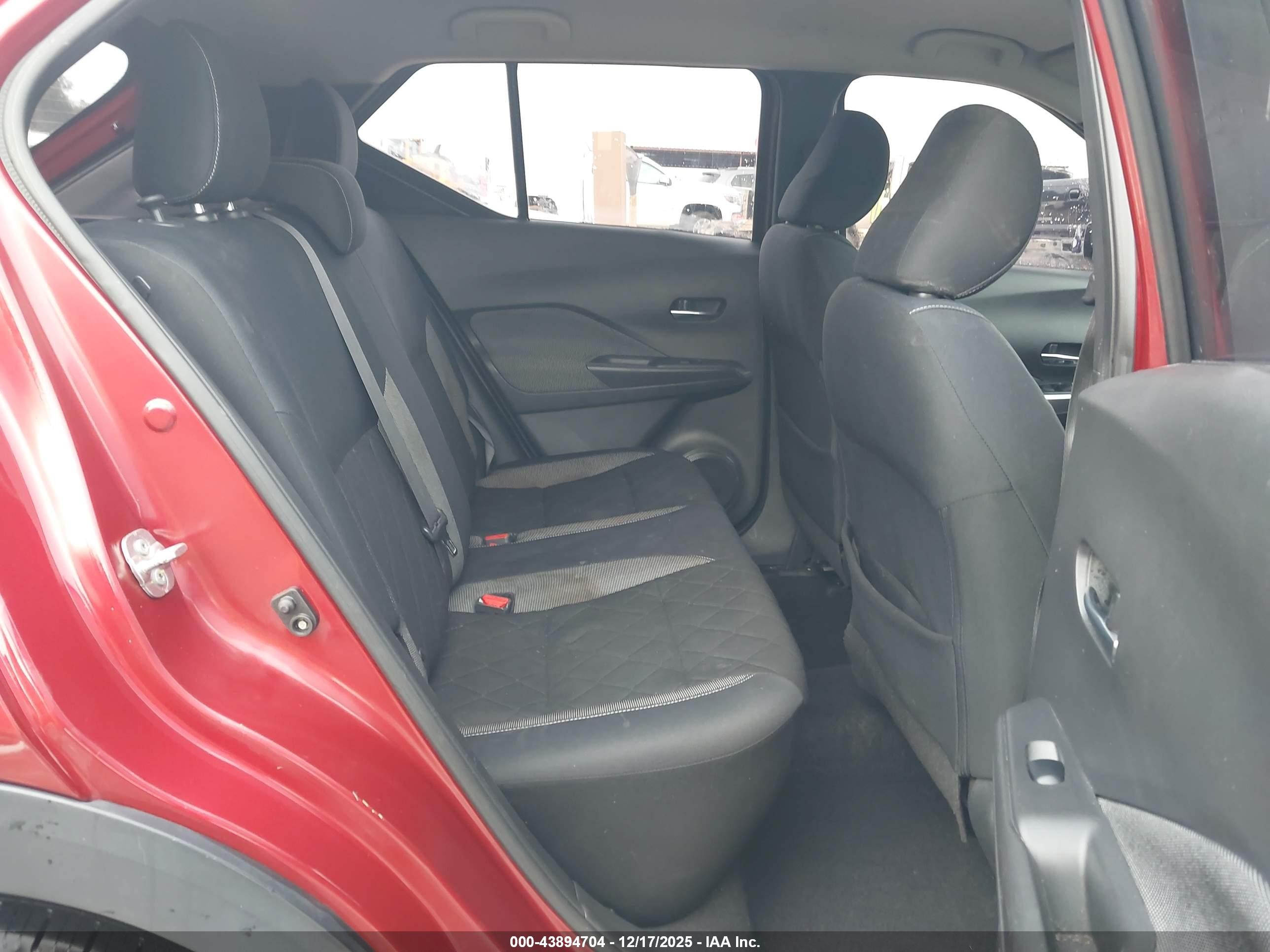 2018 Nissan Kicks Sv Red vin: 3N1CP5CU0JL525071