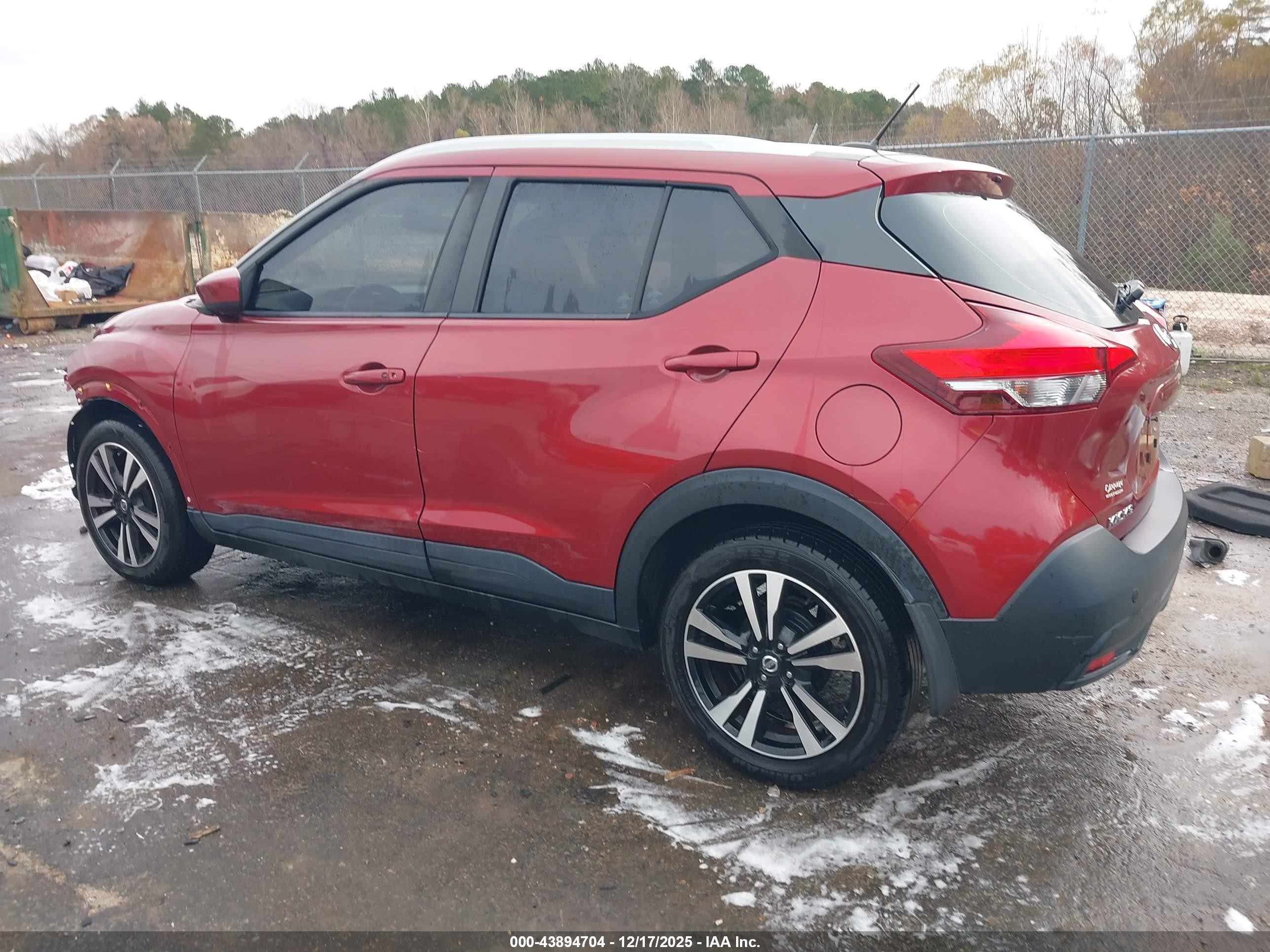 2018 Nissan Kicks Sv Red vin: 3N1CP5CU0JL525071