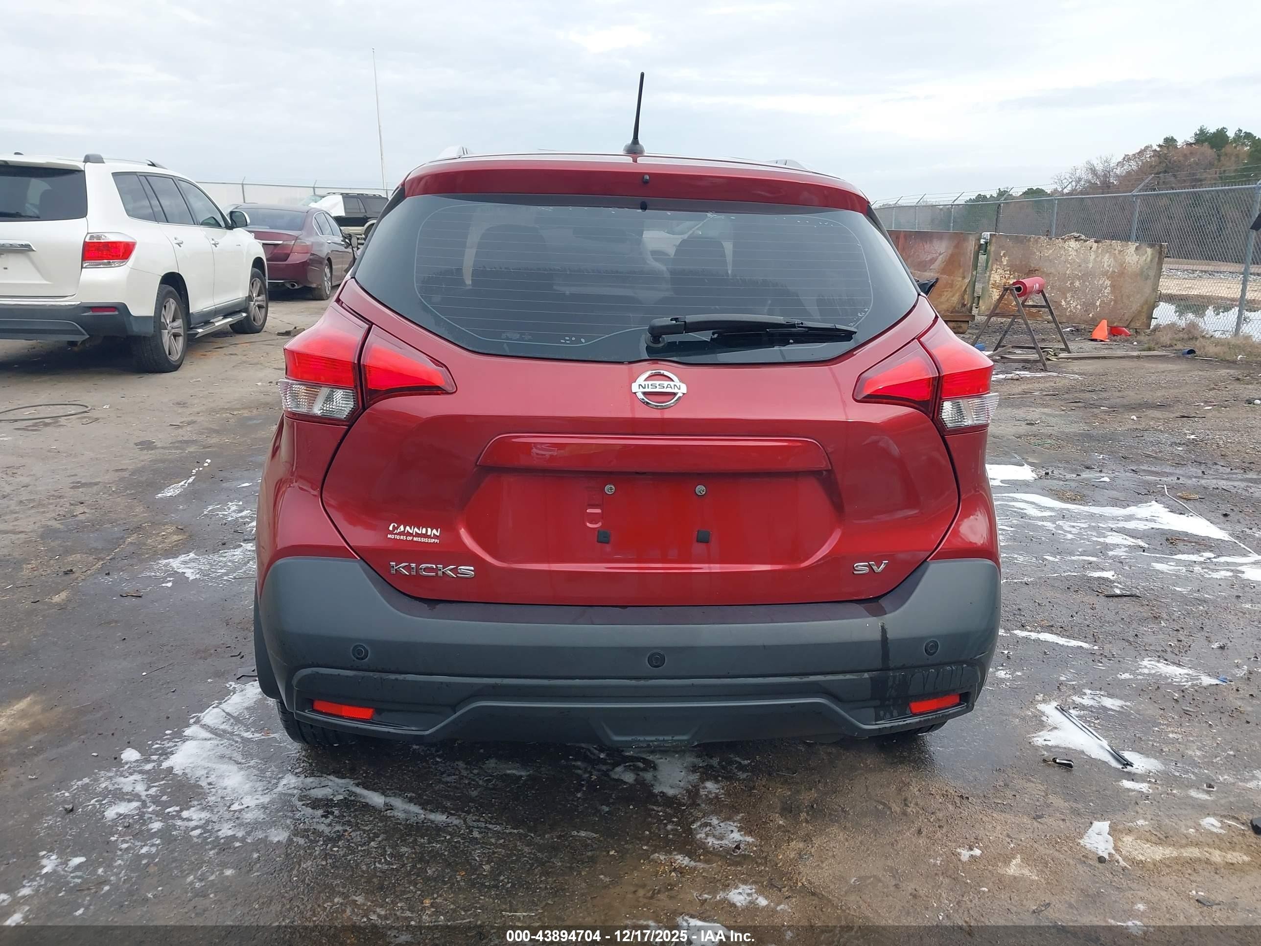 2018 Nissan Kicks Sv Red vin: 3N1CP5CU0JL525071