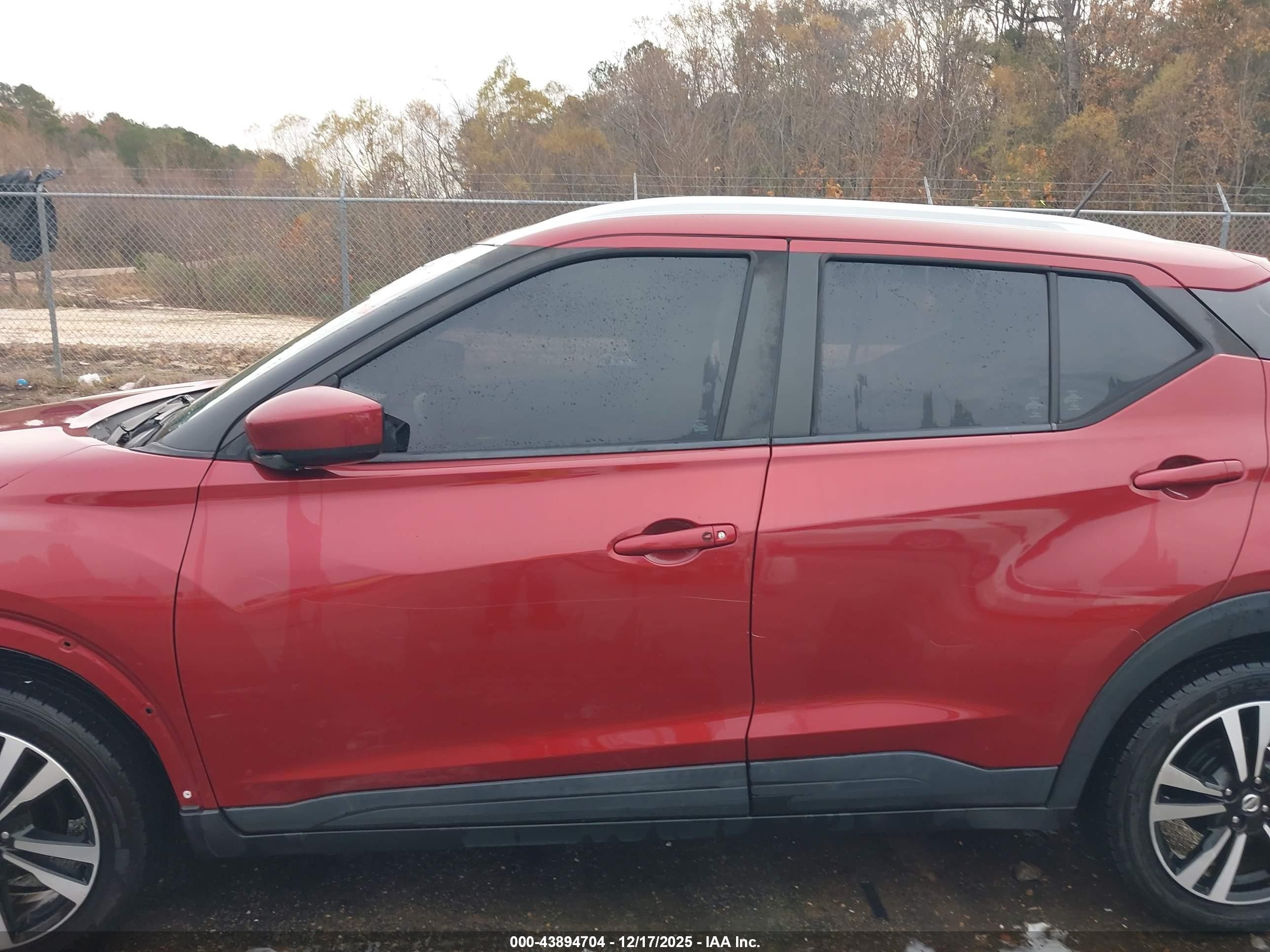 2018 Nissan Kicks Sv Red vin: 3N1CP5CU0JL525071