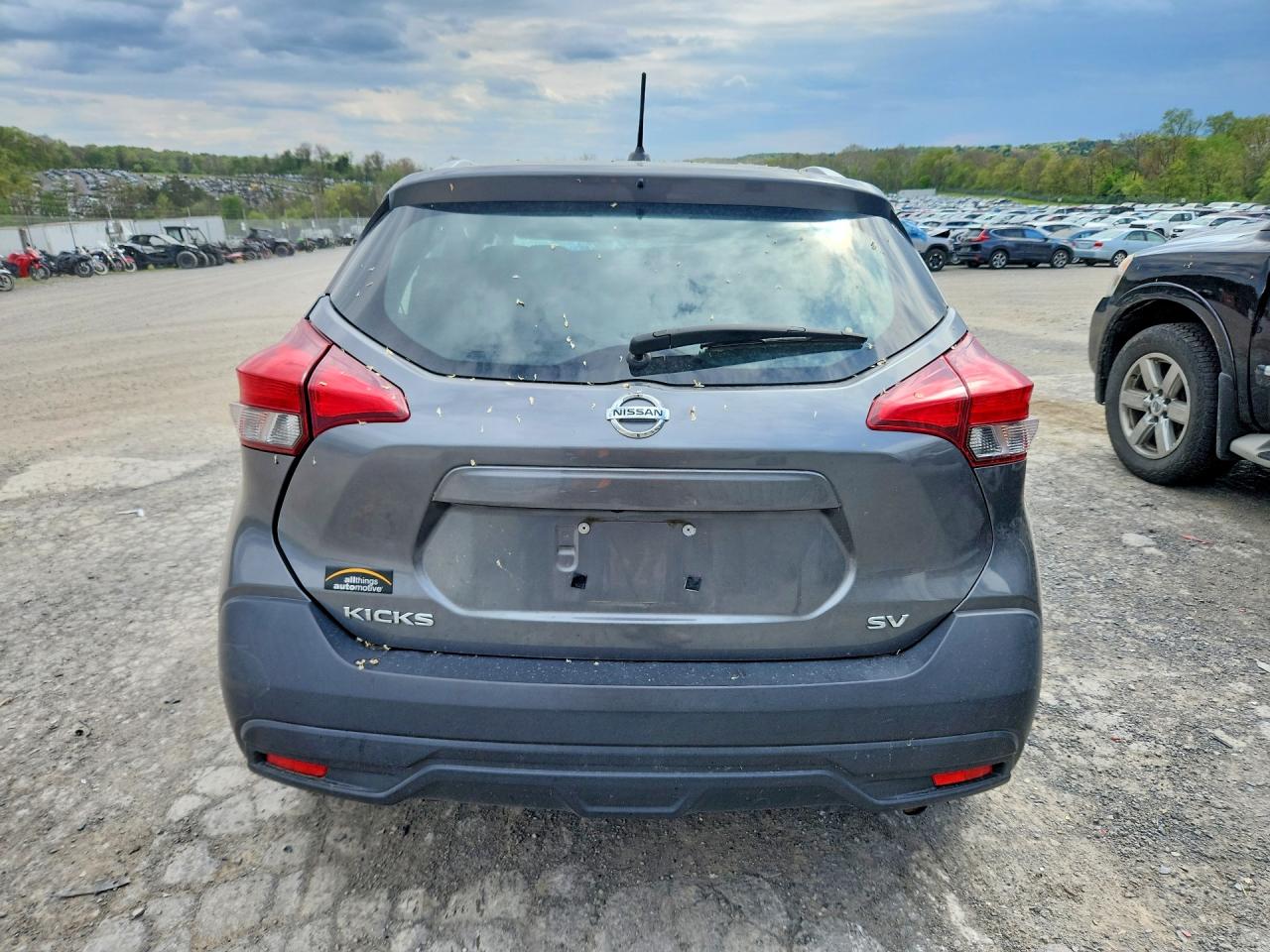 2019 Nissan Kicks Sv Gray vin: 3N1CP5CU0KL552742