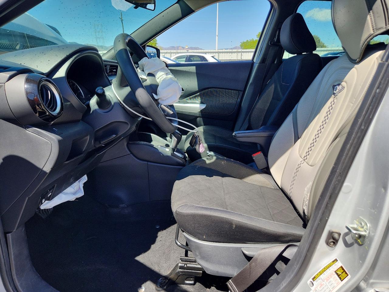 2019 Nissan Kicks Sv Серебряный vin: 3N1CP5CU0KL558475
