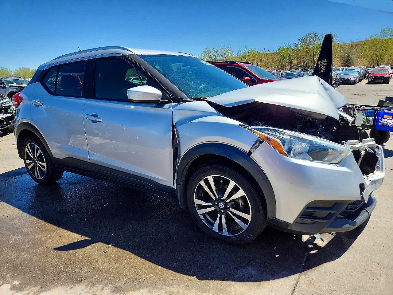 2019 Nissan Kicks Sv Серебряный vin: 3N1CP5CU0KL558475