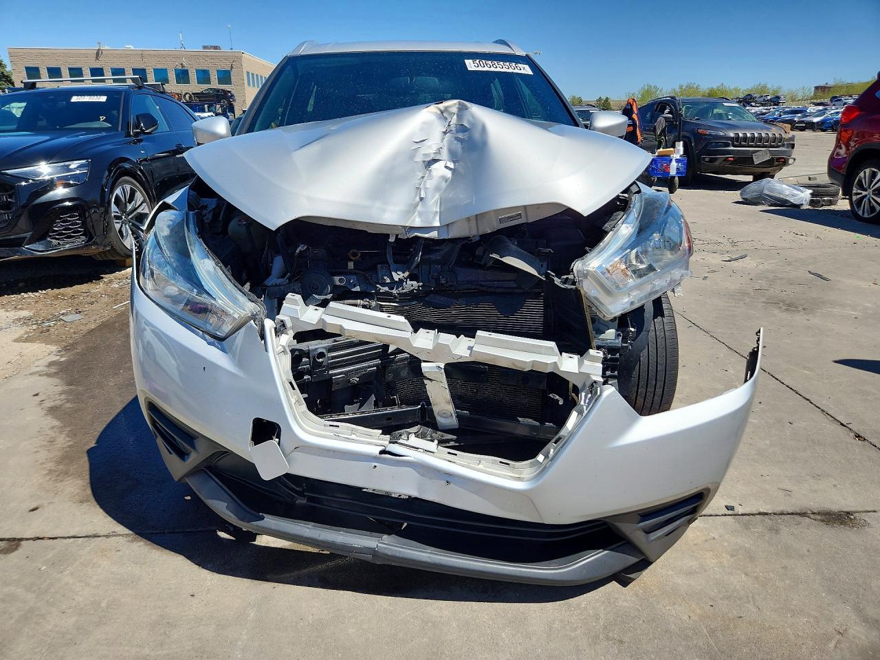 2019 Nissan Kicks Sv Серебряный vin: 3N1CP5CU0KL558475