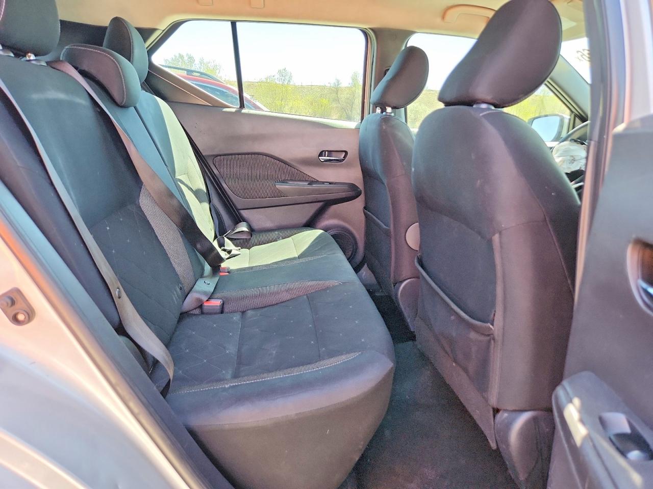 2019 Nissan Kicks Sv Серебряный vin: 3N1CP5CU0KL558475