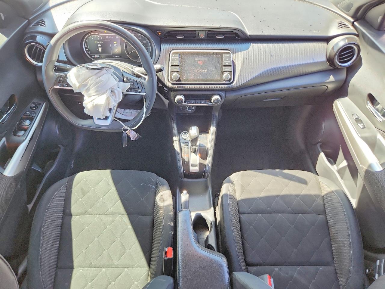 2019 Nissan Kicks Sv Серебряный vin: 3N1CP5CU0KL558475