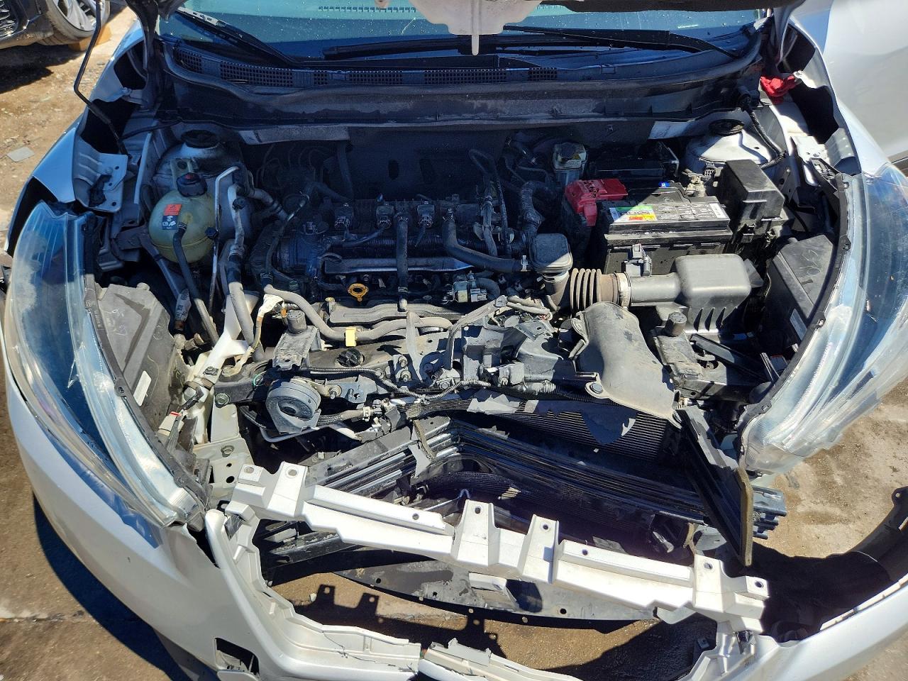 2019 Nissan Kicks Sv Серебряный vin: 3N1CP5CU0KL558475