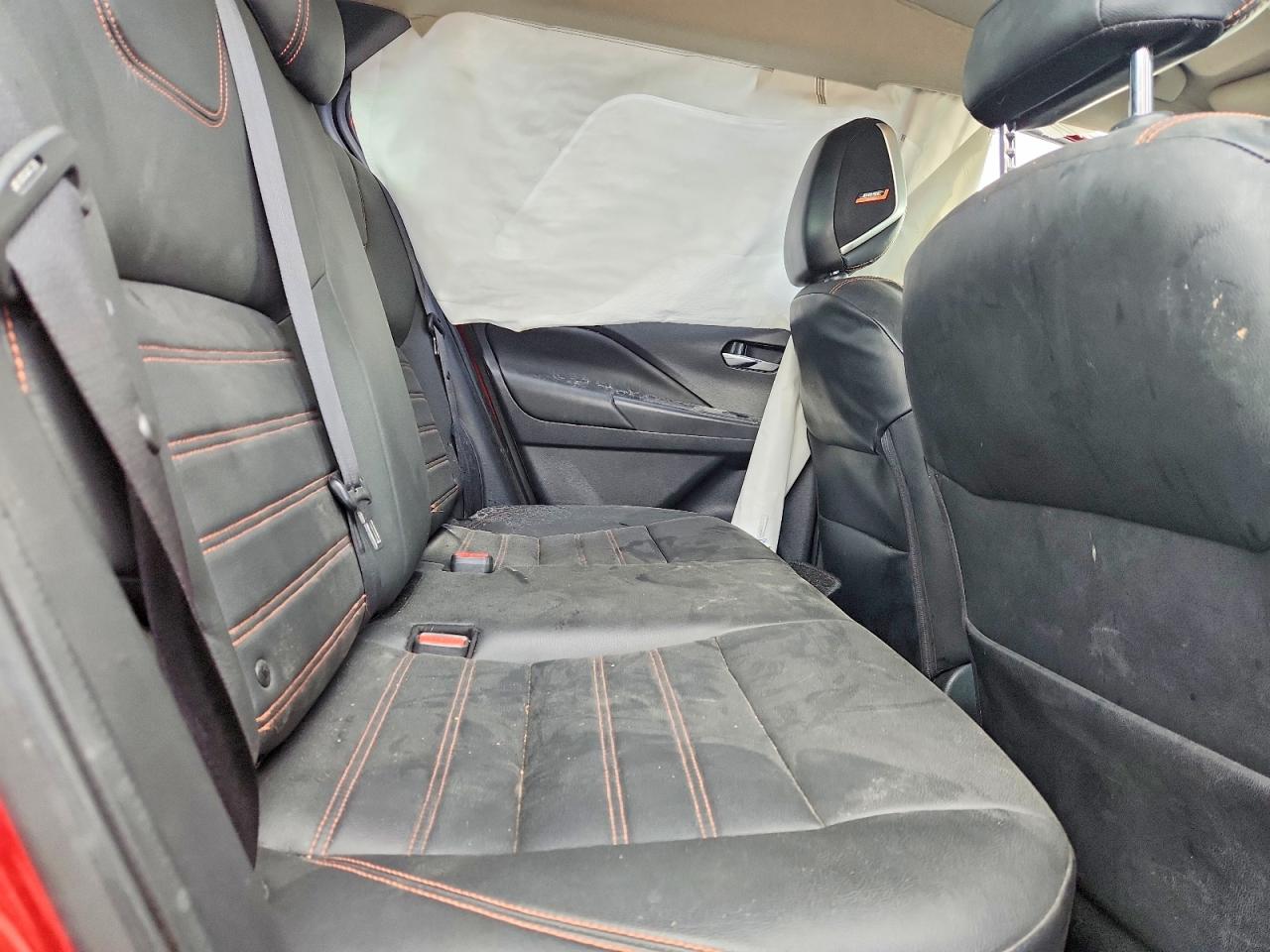 2018 Nissan Kicks Sr Burgundy vin: 3N1CP5CU1JL531882