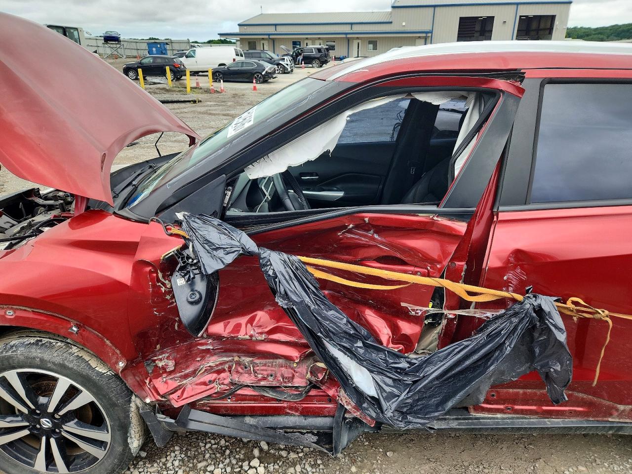 2018 Nissan Kicks Sr Burgundy vin: 3N1CP5CU1JL531882