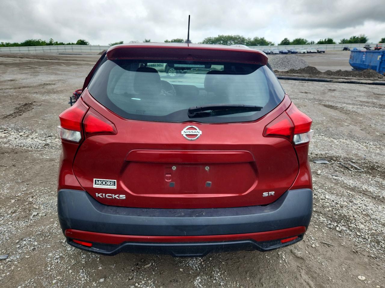 2018 Nissan Kicks Sr Burgundy vin: 3N1CP5CU1JL531882