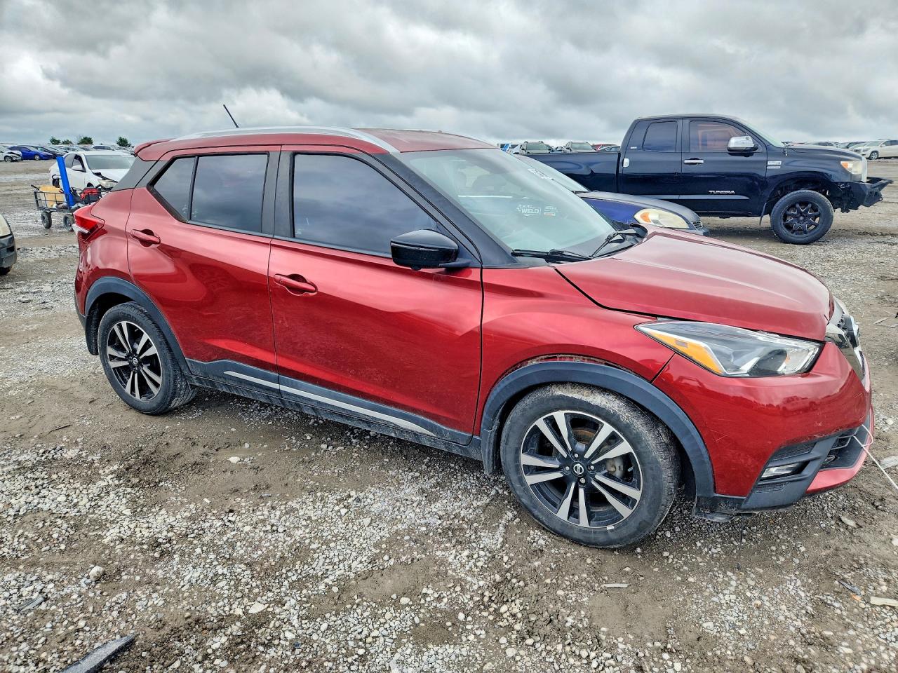 2018 Nissan Kicks Sr Burgundy vin: 3N1CP5CU1JL531882