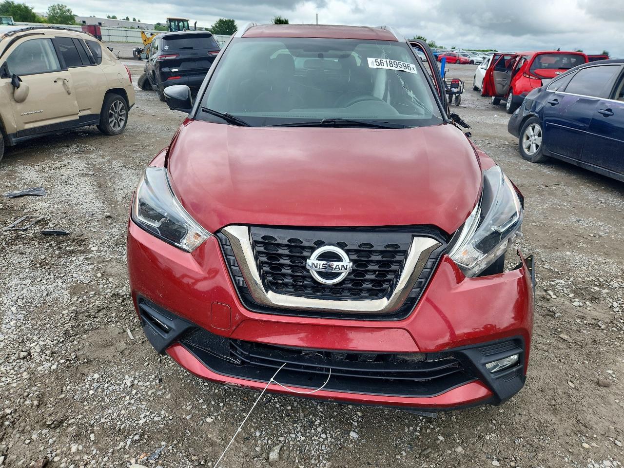 2018 Nissan Kicks Sr Burgundy vin: 3N1CP5CU1JL531882