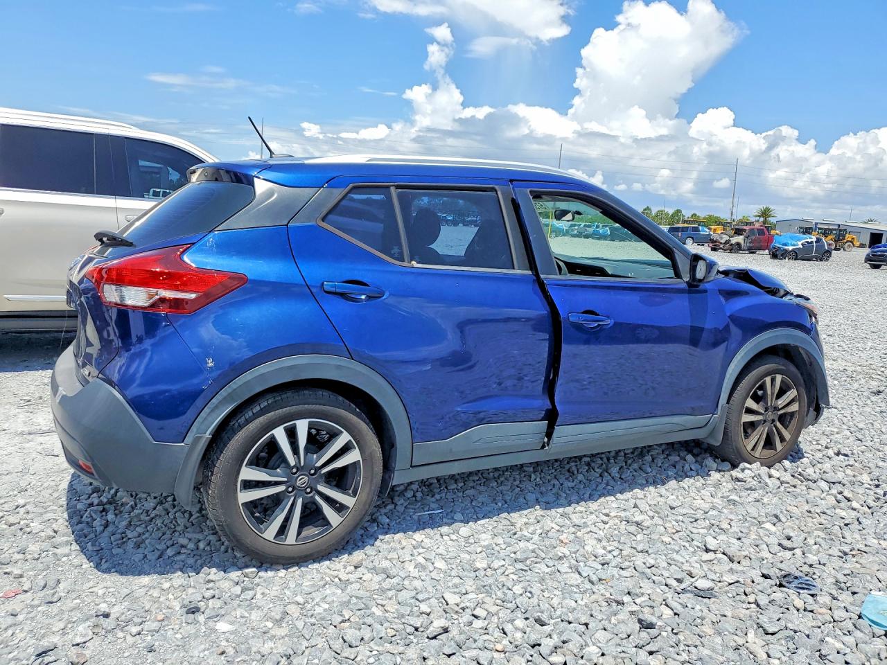 2019 Nissan Kicks Sv Blue vin: 3N1CP5CU1KL523525
