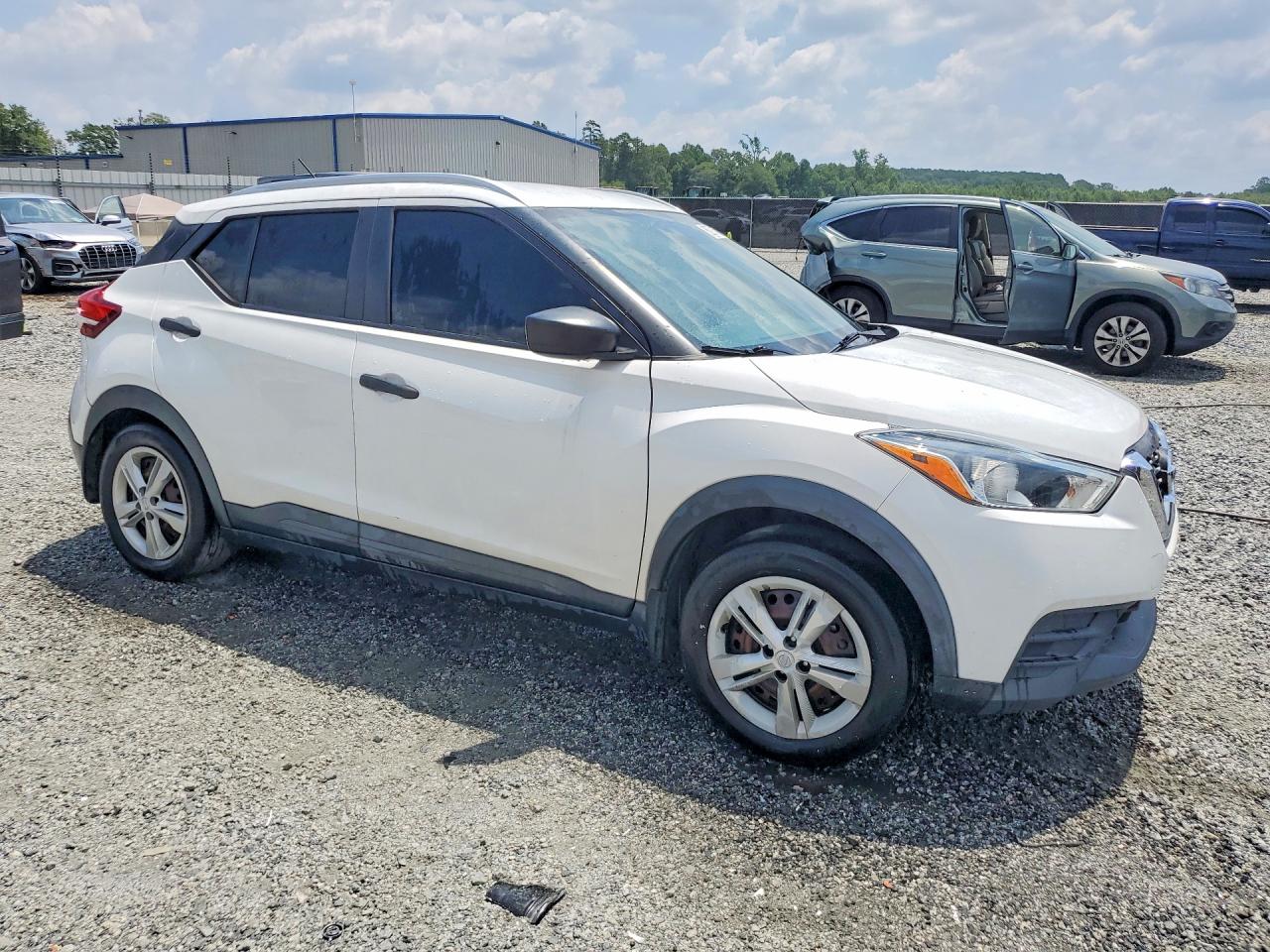 2019 Nissan Kicks S White vin: 3N1CP5CU2KL512727