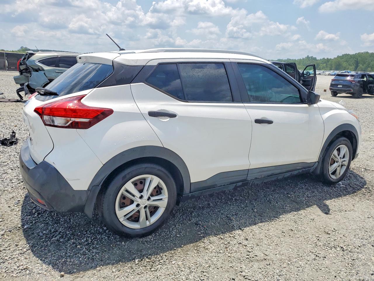 2019 Nissan Kicks S White vin: 3N1CP5CU2KL512727