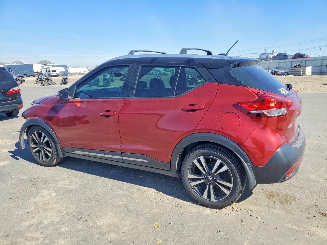 2018 Niss Kicks Красный vin: 3N1CP5CU3JL518874