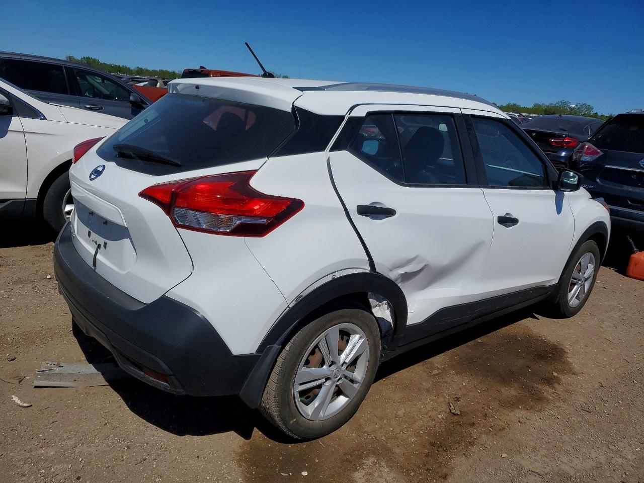 2018 Nissan Kicks S White vin: 3N1CP5CU3JL531964