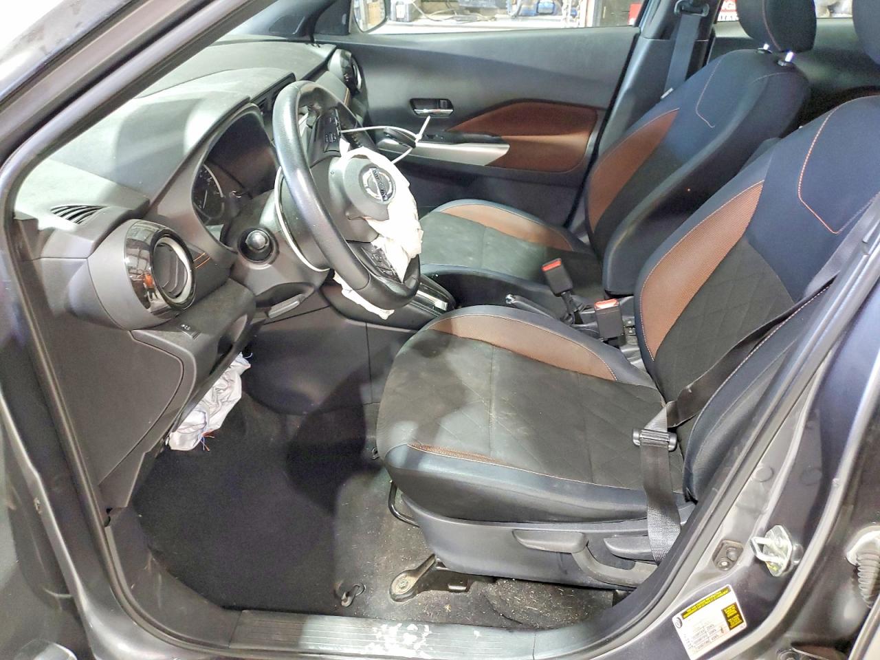 2018 Nissan Kicks Sr Gray vin: 3N1CP5CU3JL542771