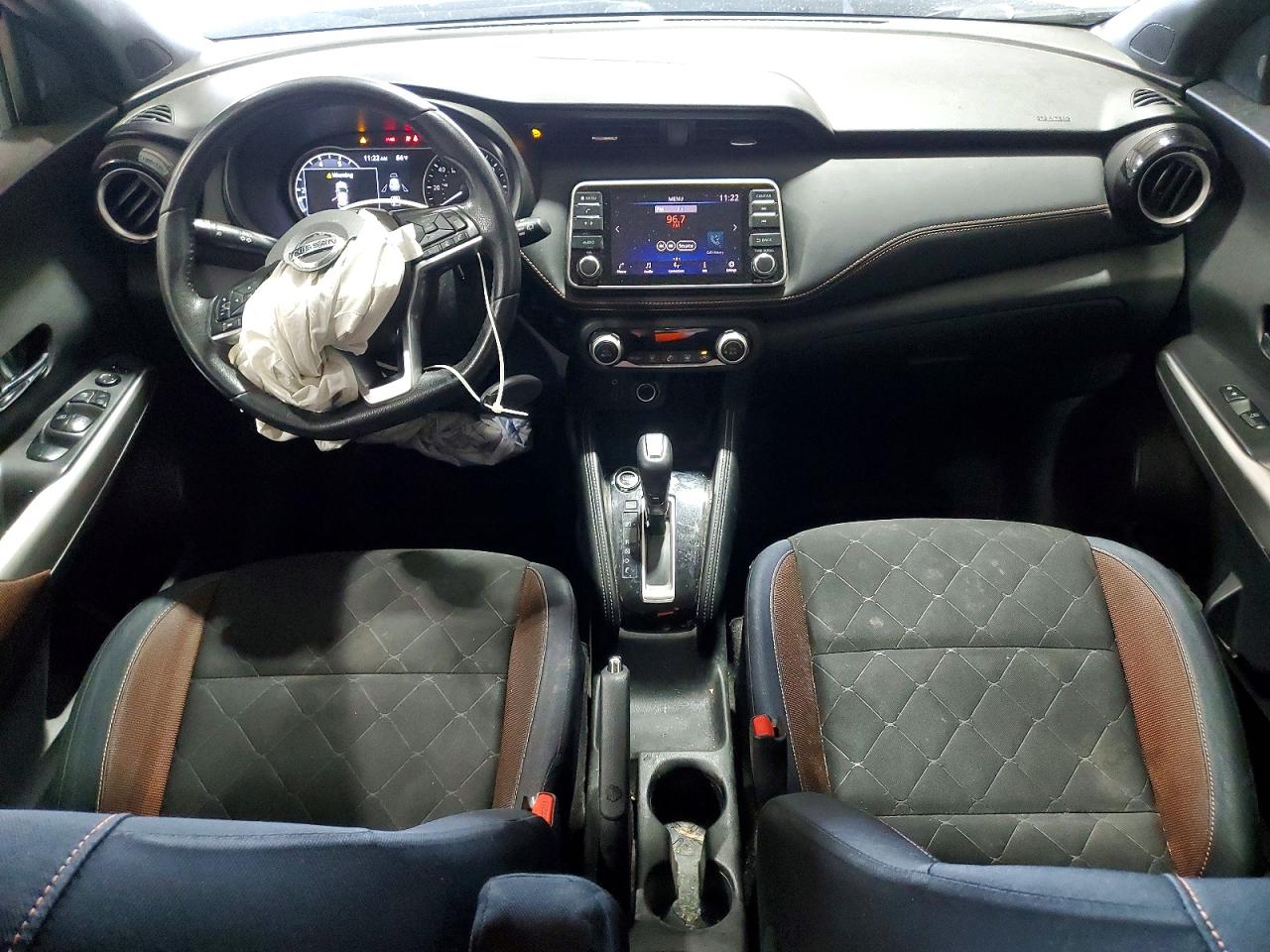 2018 Nissan Kicks Sr Gray vin: 3N1CP5CU3JL542771