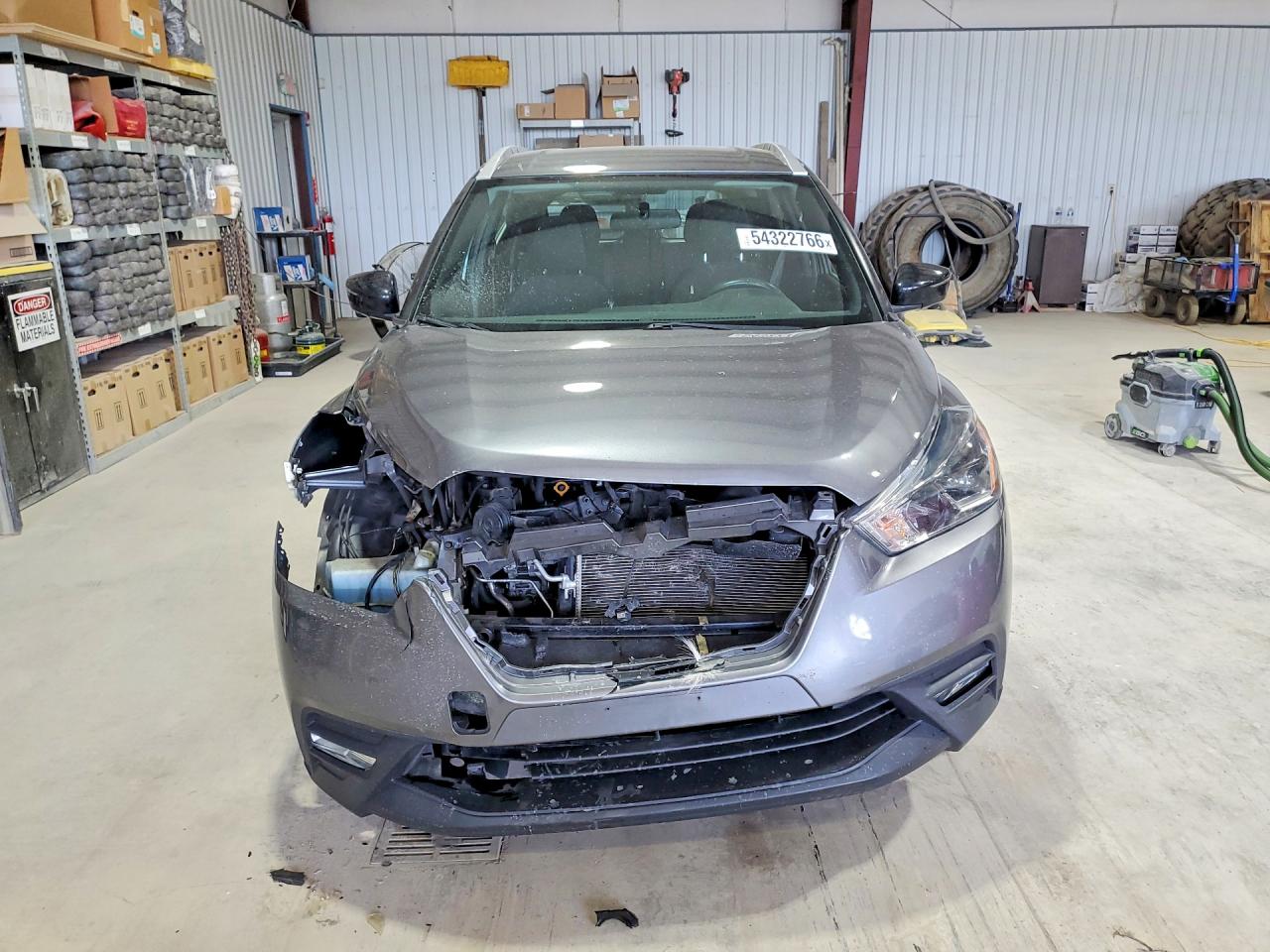 2018 Nissan Kicks Sr Gray vin: 3N1CP5CU3JL542771