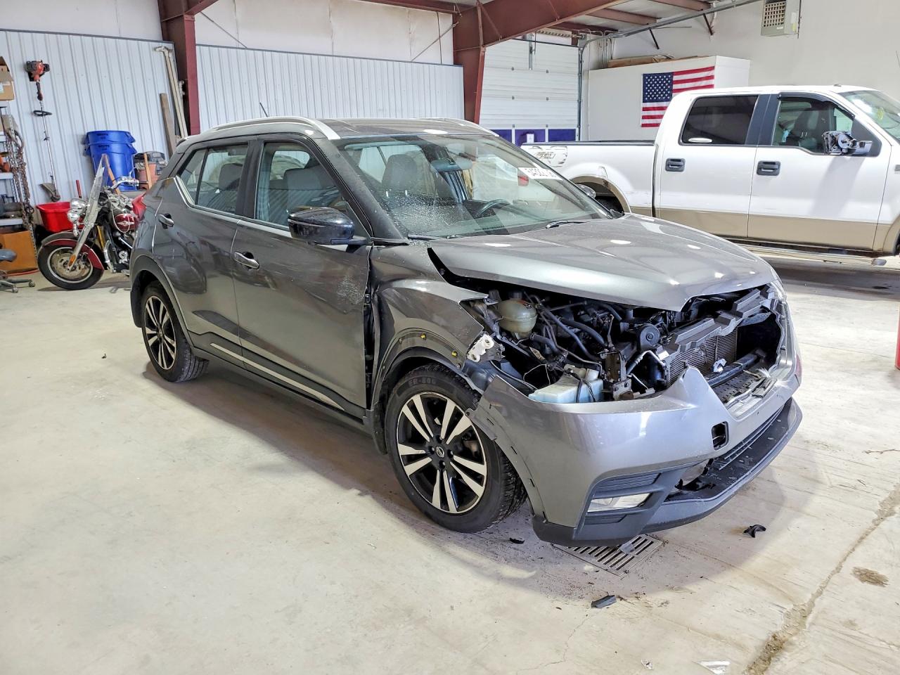 2018 Nissan Kicks Sr Gray vin: 3N1CP5CU3JL542771