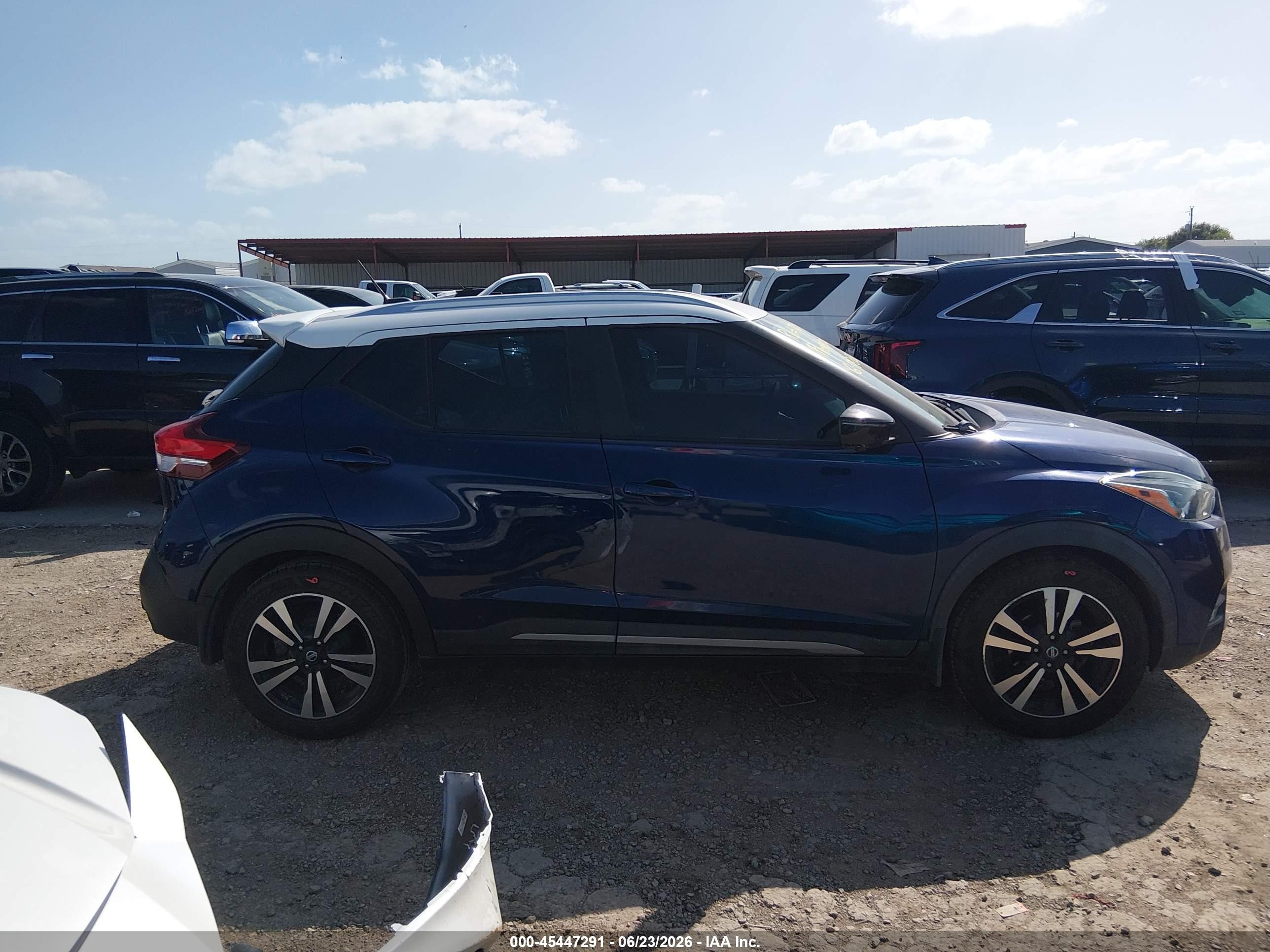2019 Nissan Kicks Sr Blue vin: 3N1CP5CU3KL533425