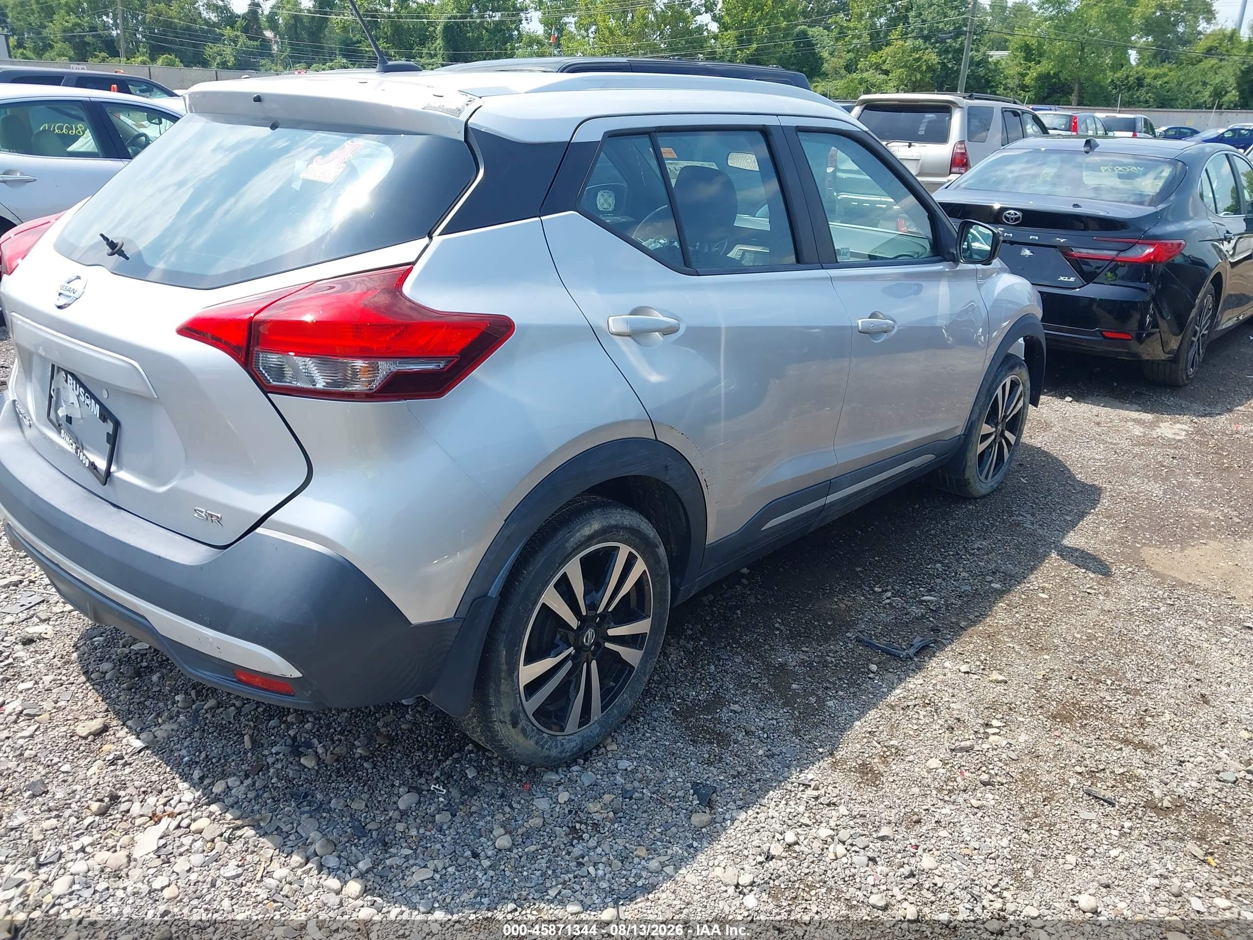 2019 Nissan Kicks Sr Gray vin: 3N1CP5CU3KL534333