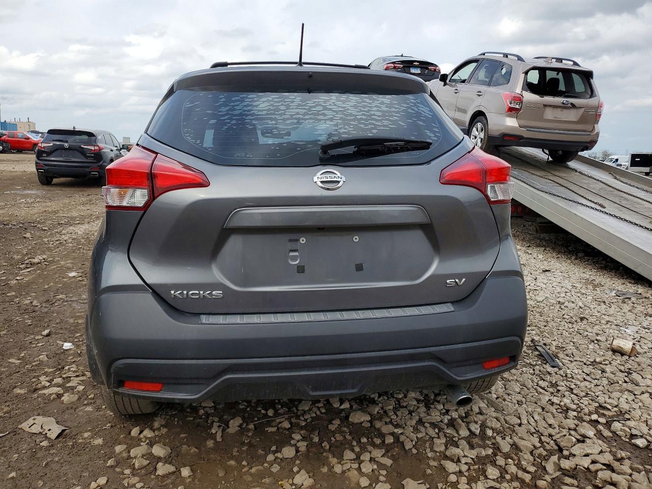 2019 Nissan Kicks Sv Gray vin: 3N1CP5CU3KL558096