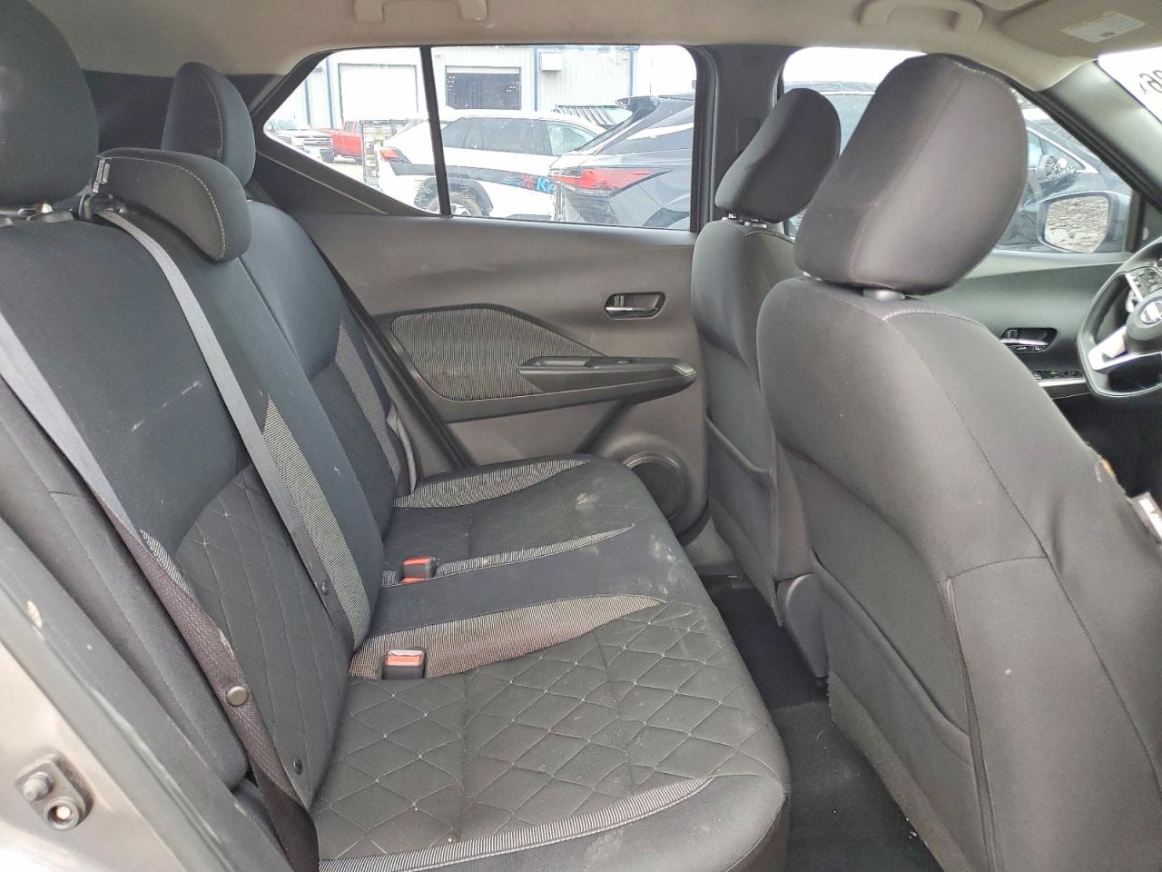 2019 Nissan Kicks Sv Gray vin: 3N1CP5CU3KL558096