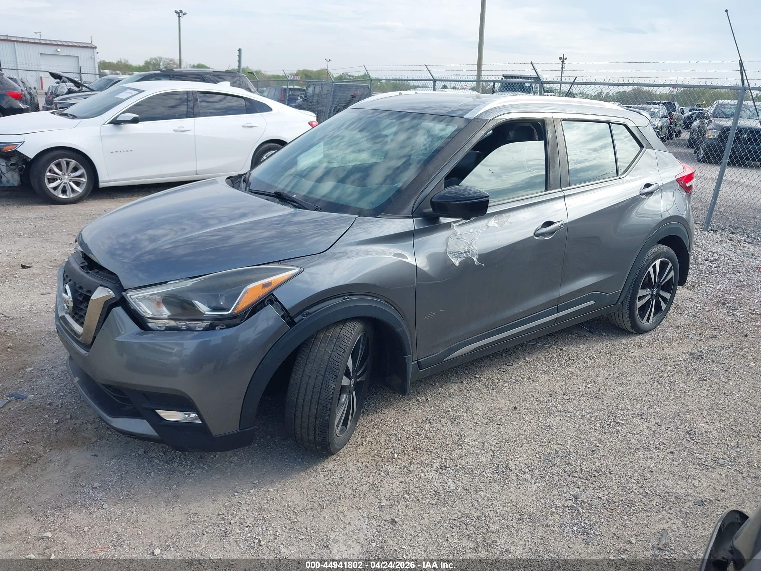 2019 Nissan Kicks Sr Серый vin: 3N1CP5CU4KL528640