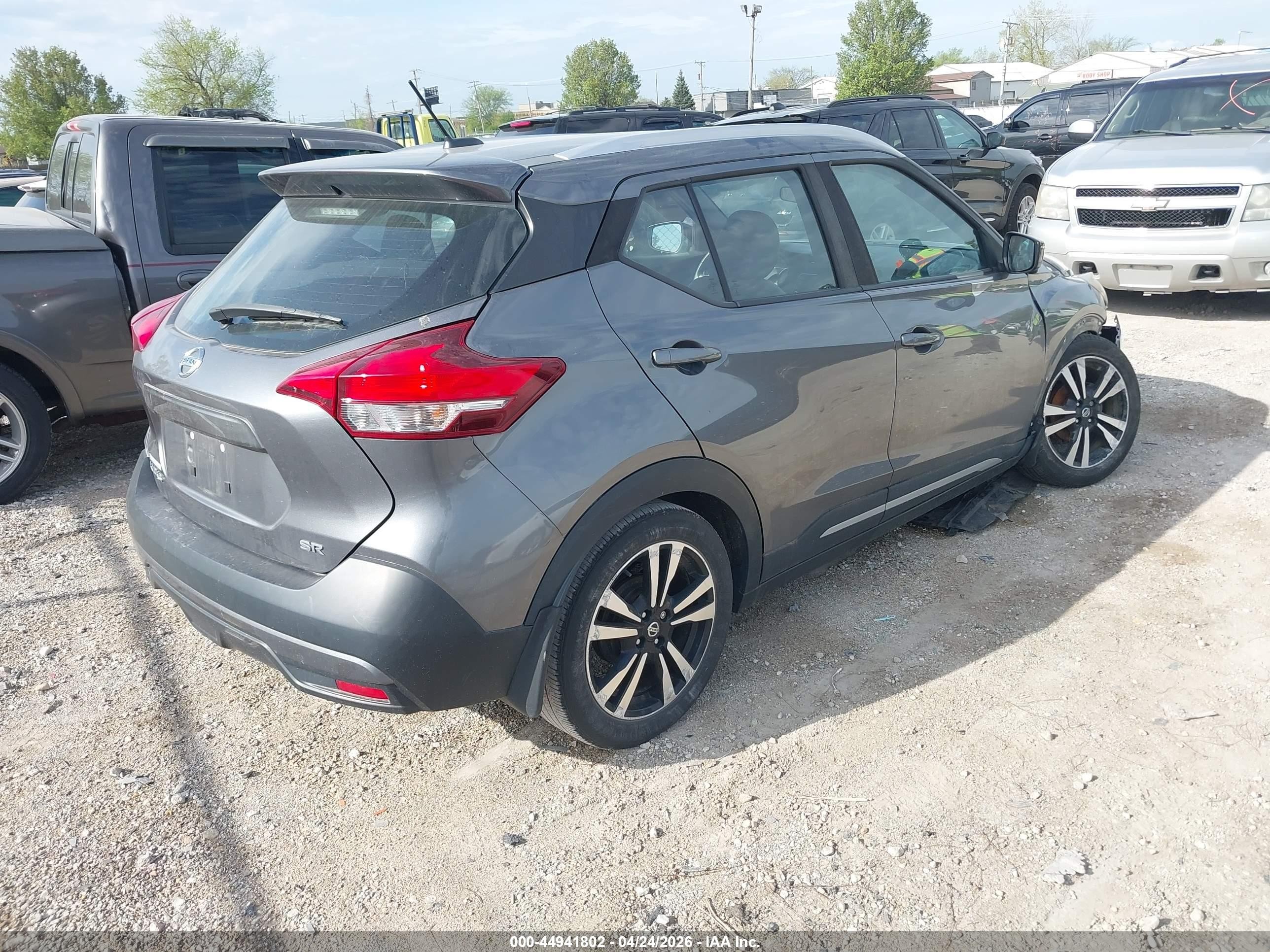 2019 Nissan Kicks Sr Серый vin: 3N1CP5CU4KL528640