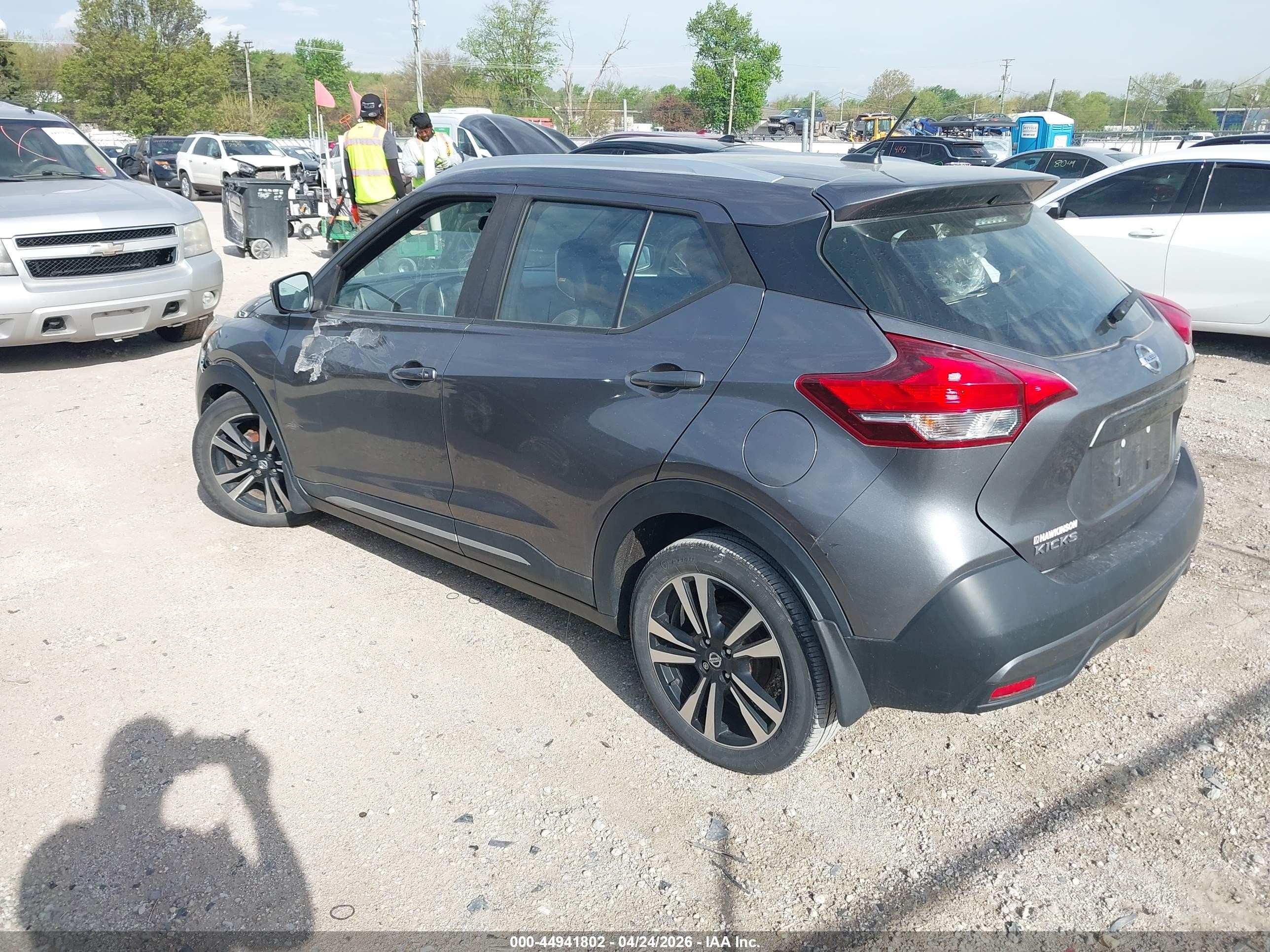2019 Nissan Kicks Sr Серый vin: 3N1CP5CU4KL528640