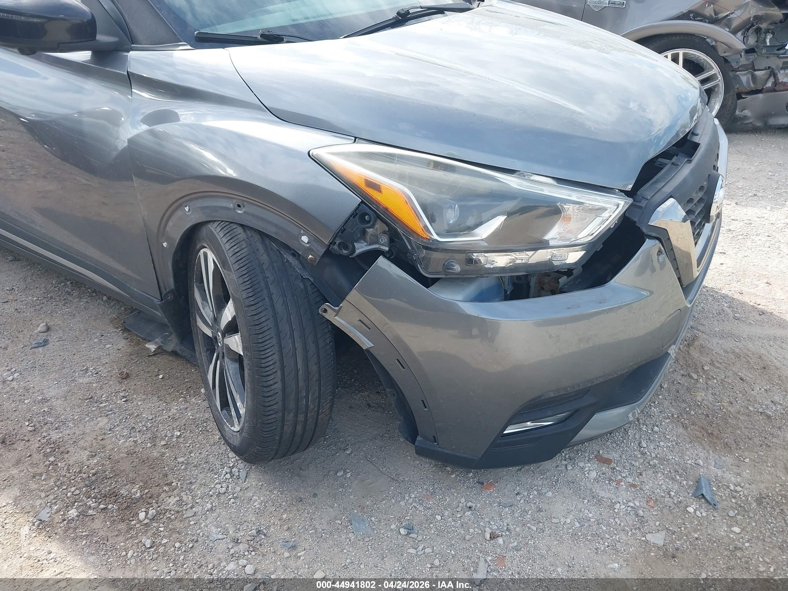 2019 Nissan Kicks Sr Серый vin: 3N1CP5CU4KL528640