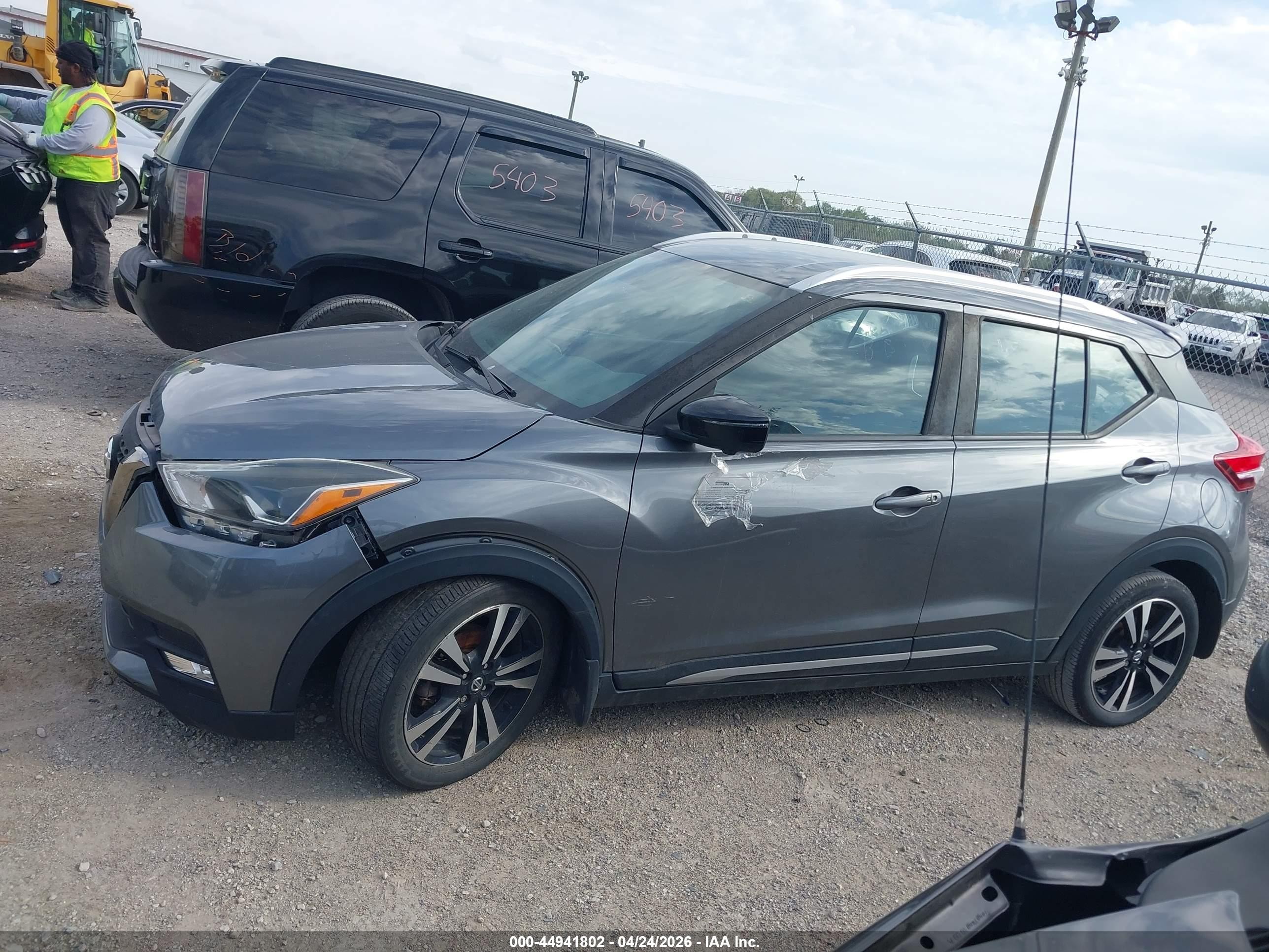 2019 Nissan Kicks Sr Серый vin: 3N1CP5CU4KL528640