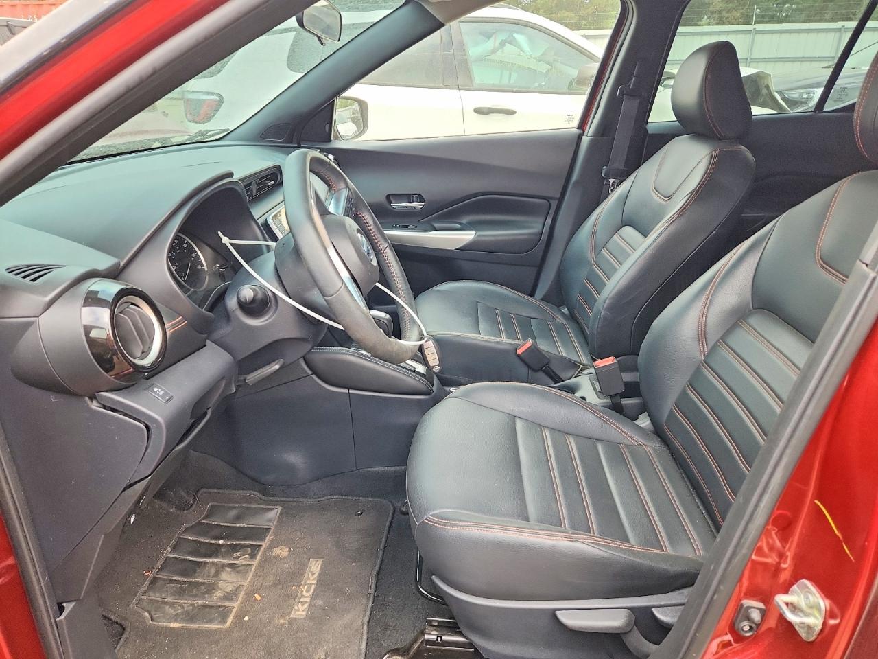 2019 Nissan Kicks Sr Red vin: 3N1CP5CU4KL556020