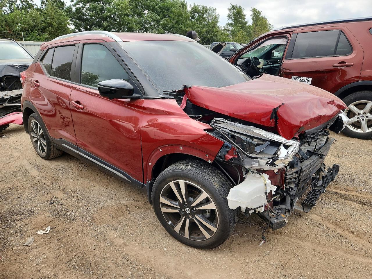 2019 Nissan Kicks Sr Red vin: 3N1CP5CU4KL556020