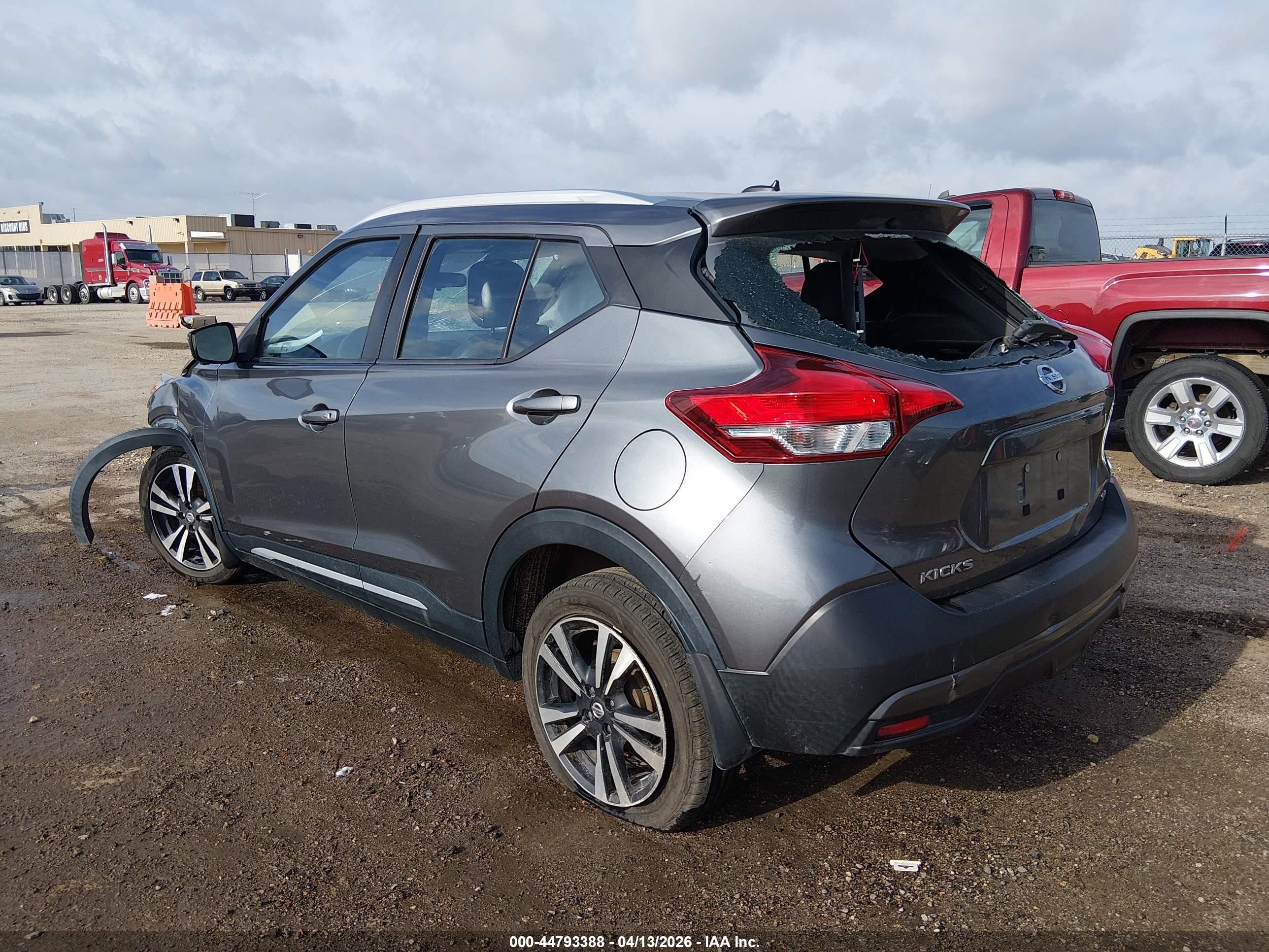 2019 Nissan Kicks Sr Серый vin: 3N1CP5CU6KL538828